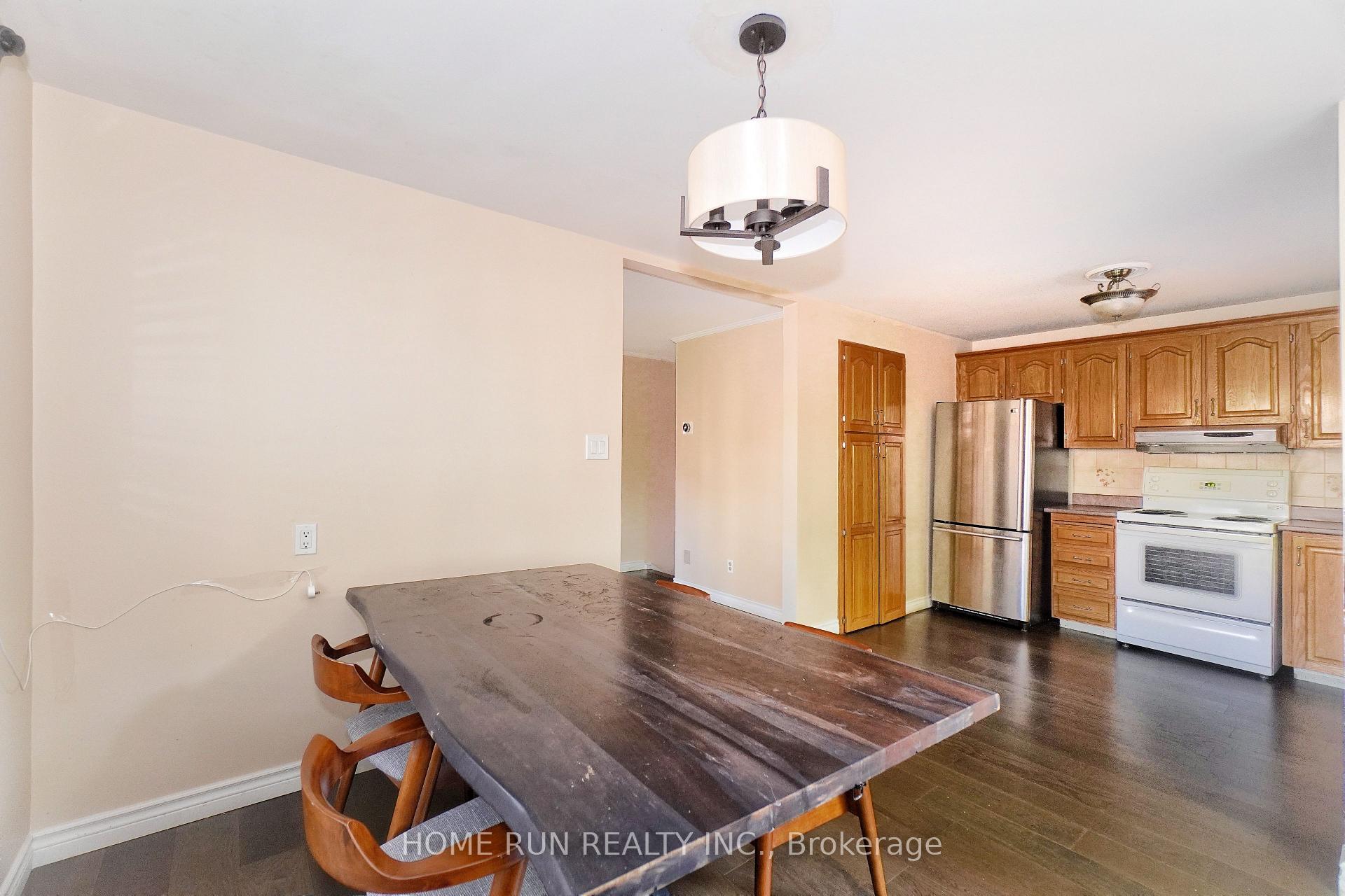 Photo 16 of 1484 Forest Valley Drive, Ottawa, Chapel Hill — HOMEH