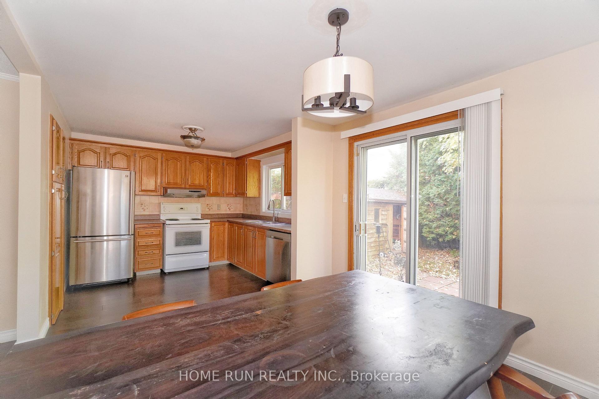 Photo 17 of 1484 Forest Valley Drive, Ottawa, Chapel Hill — HOMEH