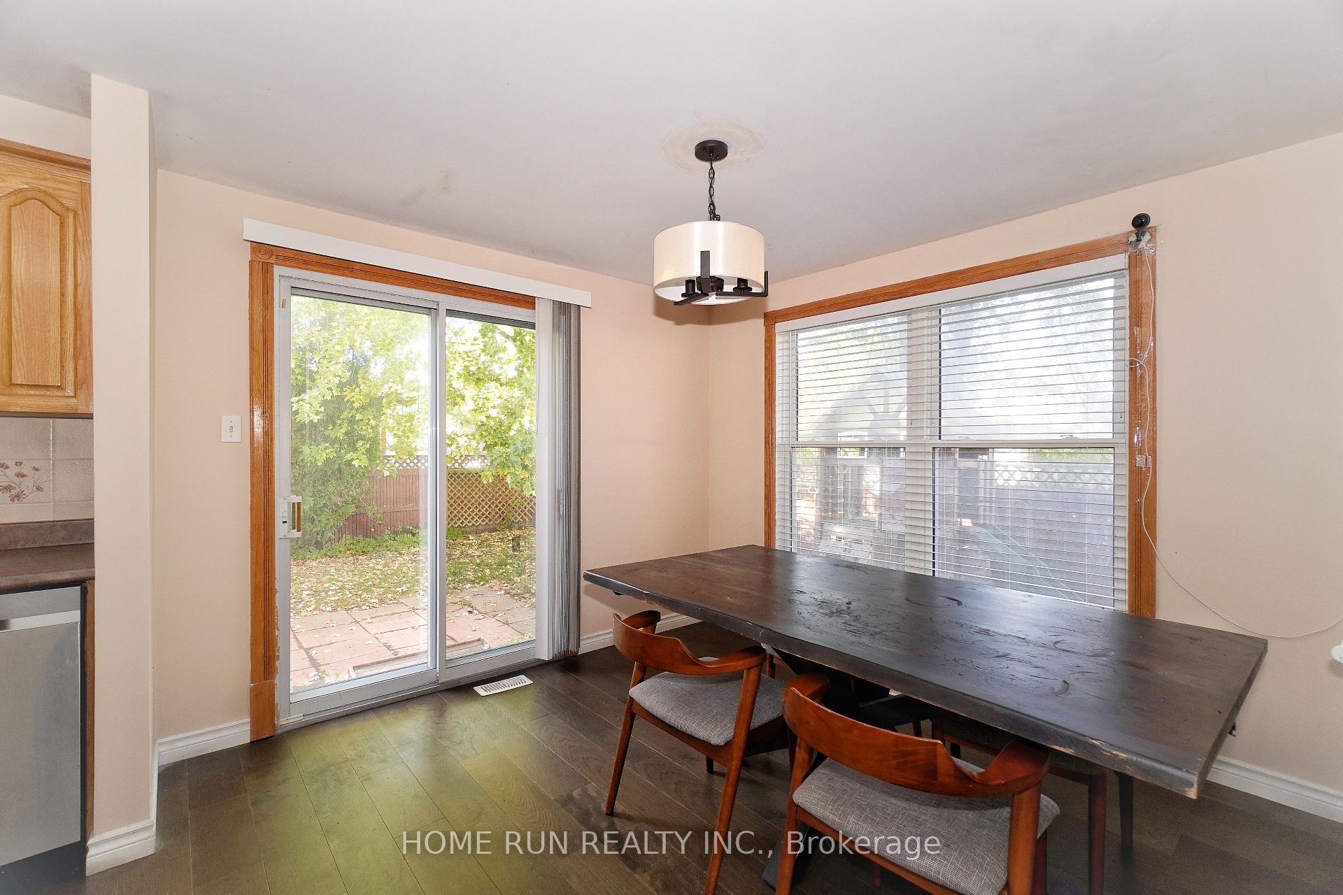 Photo 18 of 1484 Forest Valley Drive, Ottawa, Chapel Hill — HOMEH
