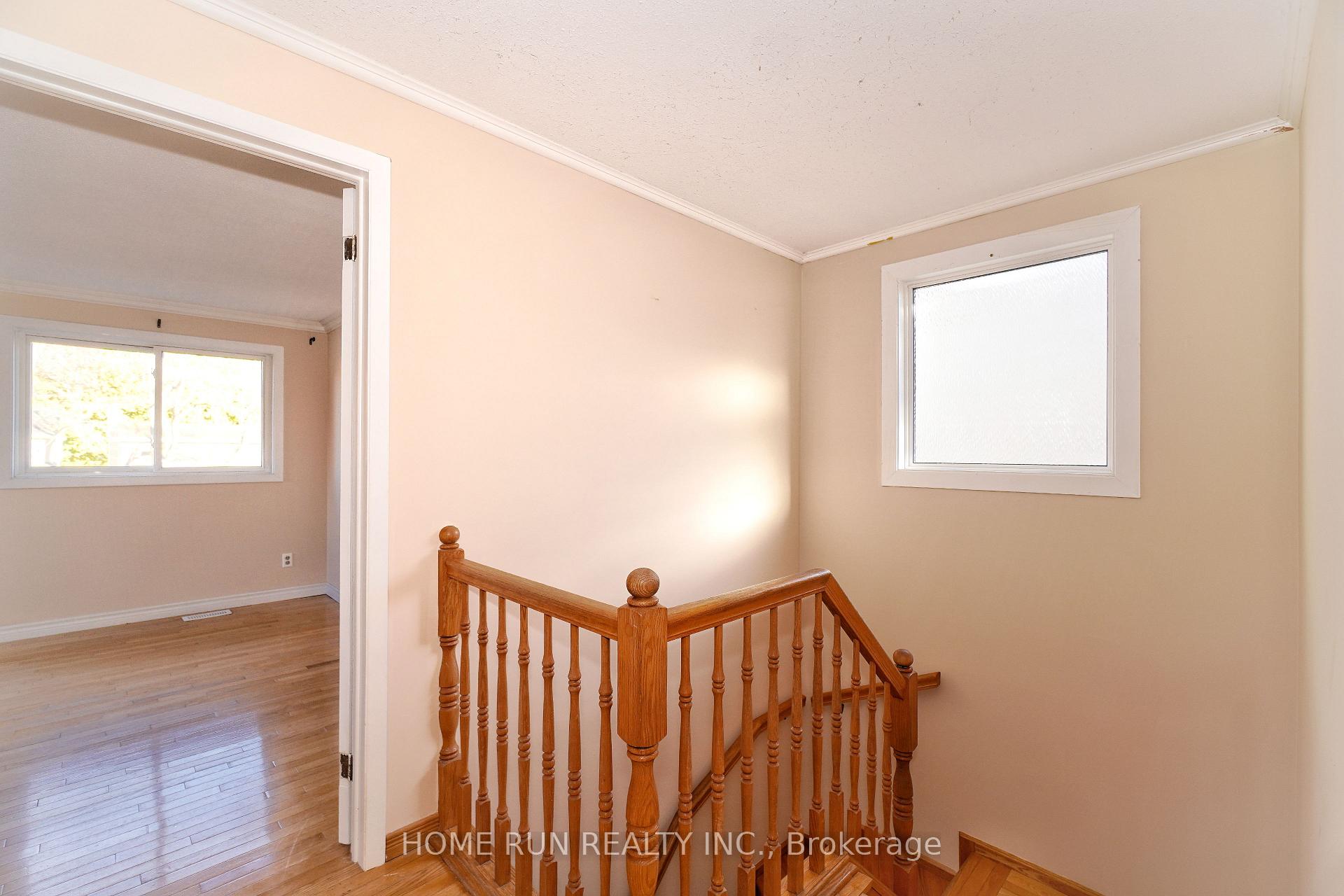 Photo 19 of 1484 Forest Valley Drive, Ottawa, Chapel Hill — HOMEH