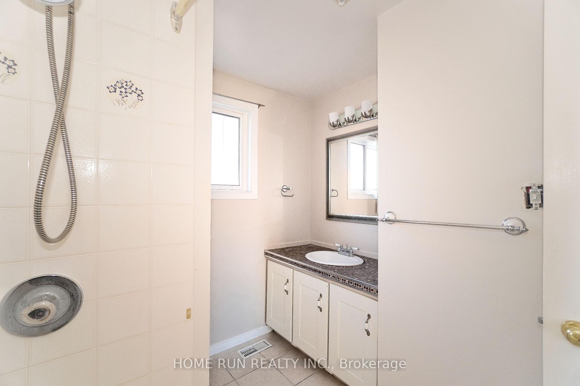 Photo 23 of 1484 Forest Valley Drive, Ottawa, Chapel Hill — HOMEH