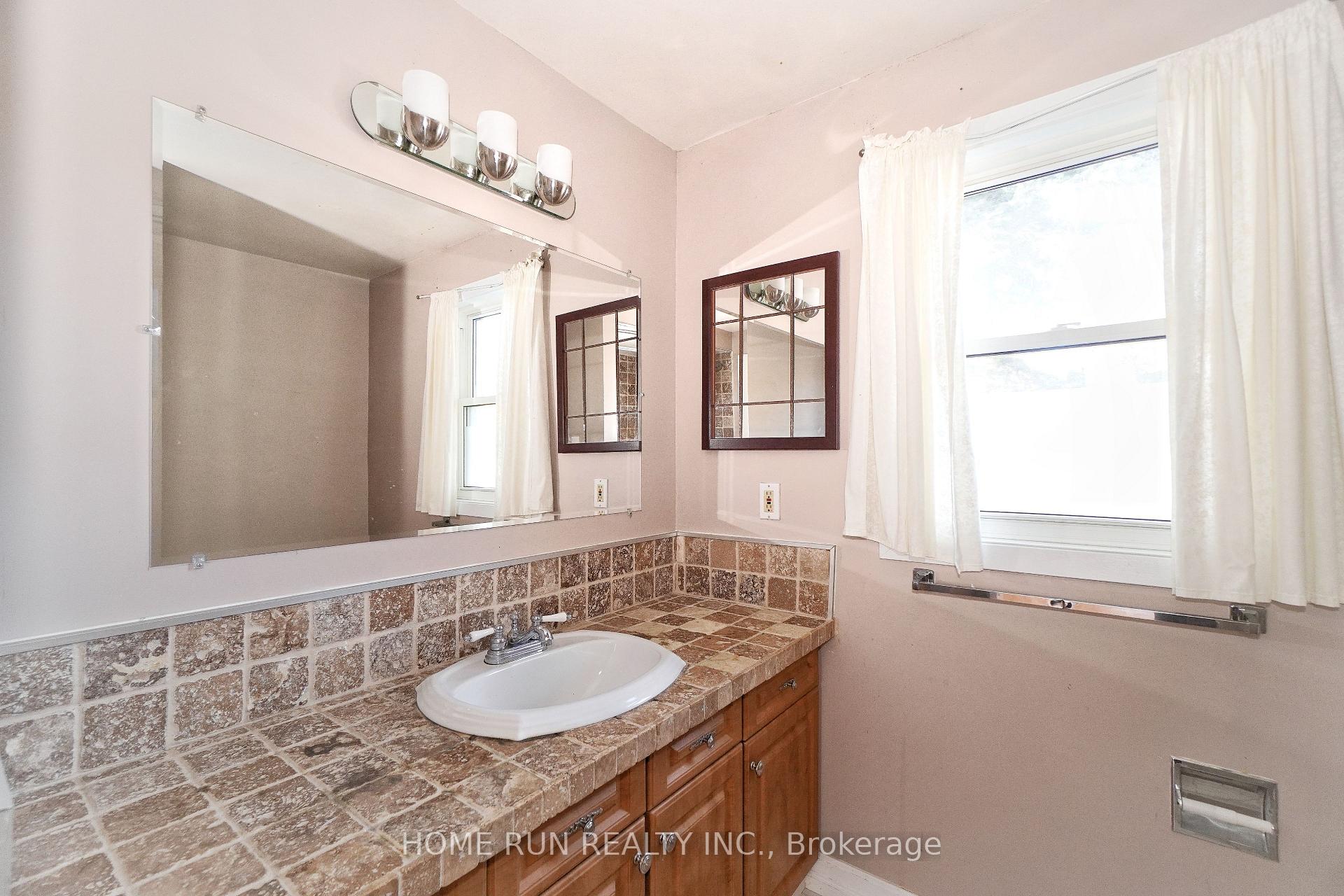 Photo 26 of 1484 Forest Valley Drive, Ottawa, Chapel Hill — HOMEH