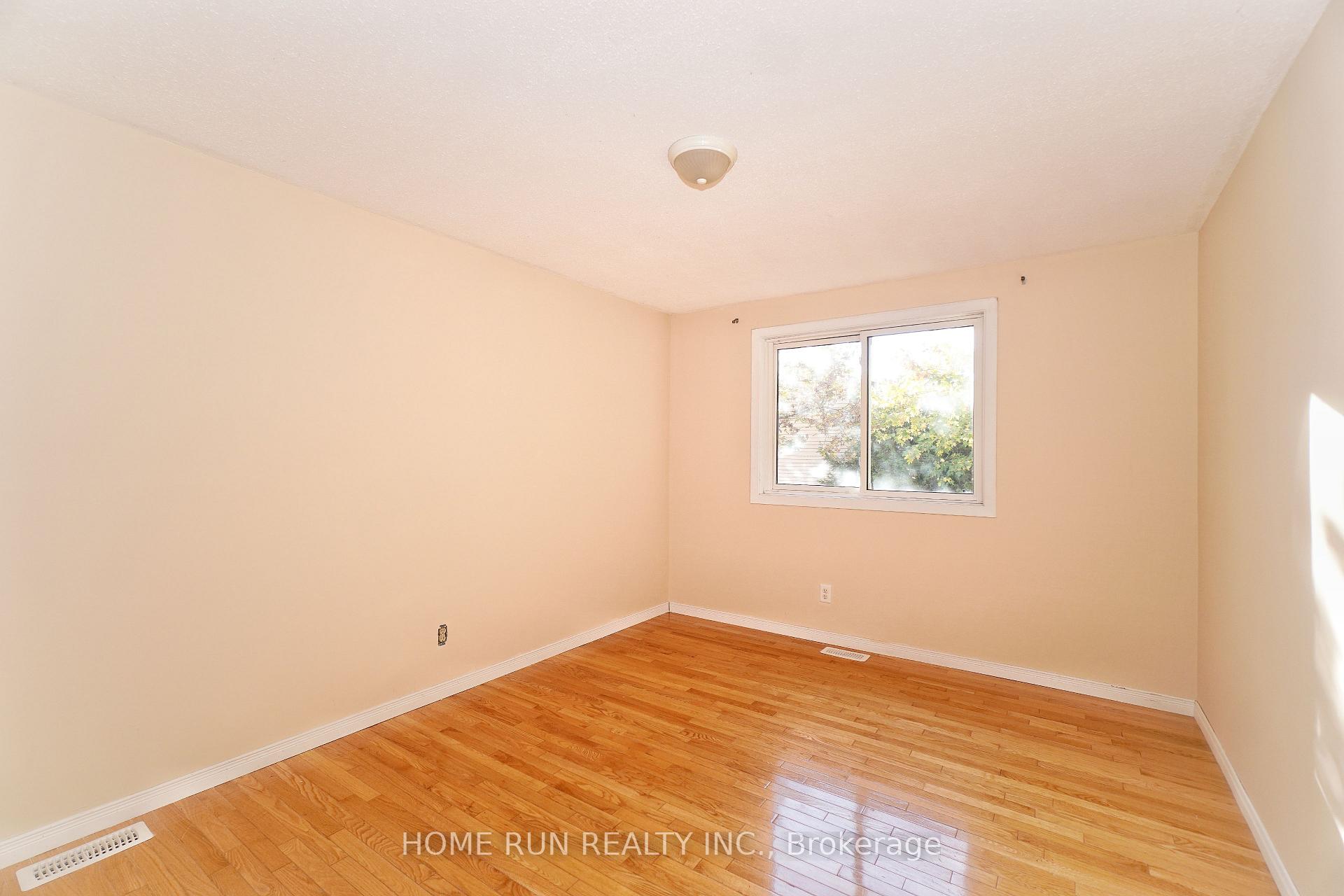 Photo 27 of 1484 Forest Valley Drive, Ottawa, Chapel Hill — HOMEH