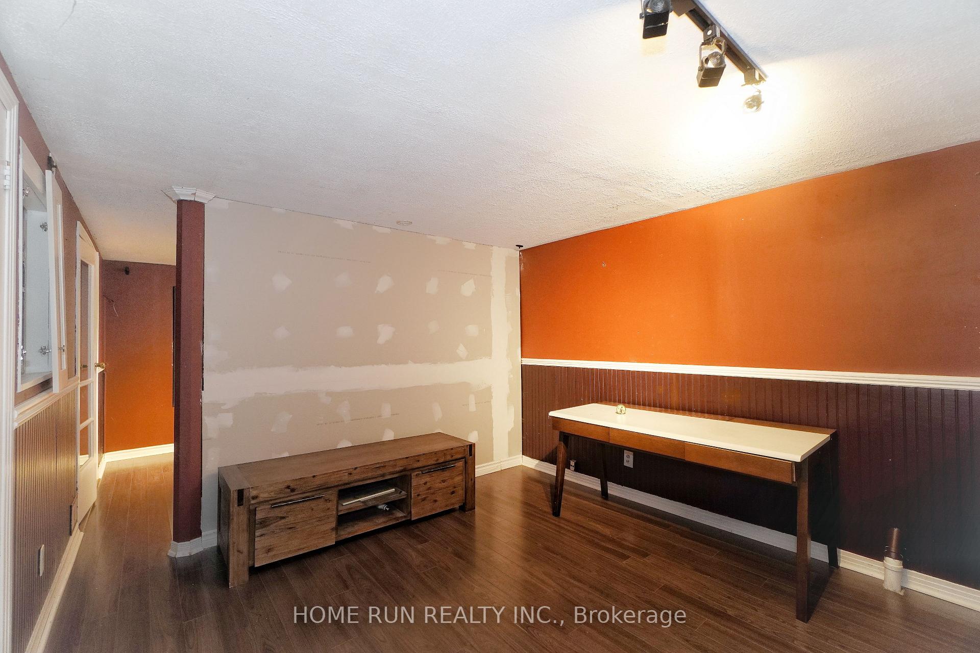 Photo 32 of 1484 Forest Valley Drive, Ottawa, Chapel Hill — HOMEH