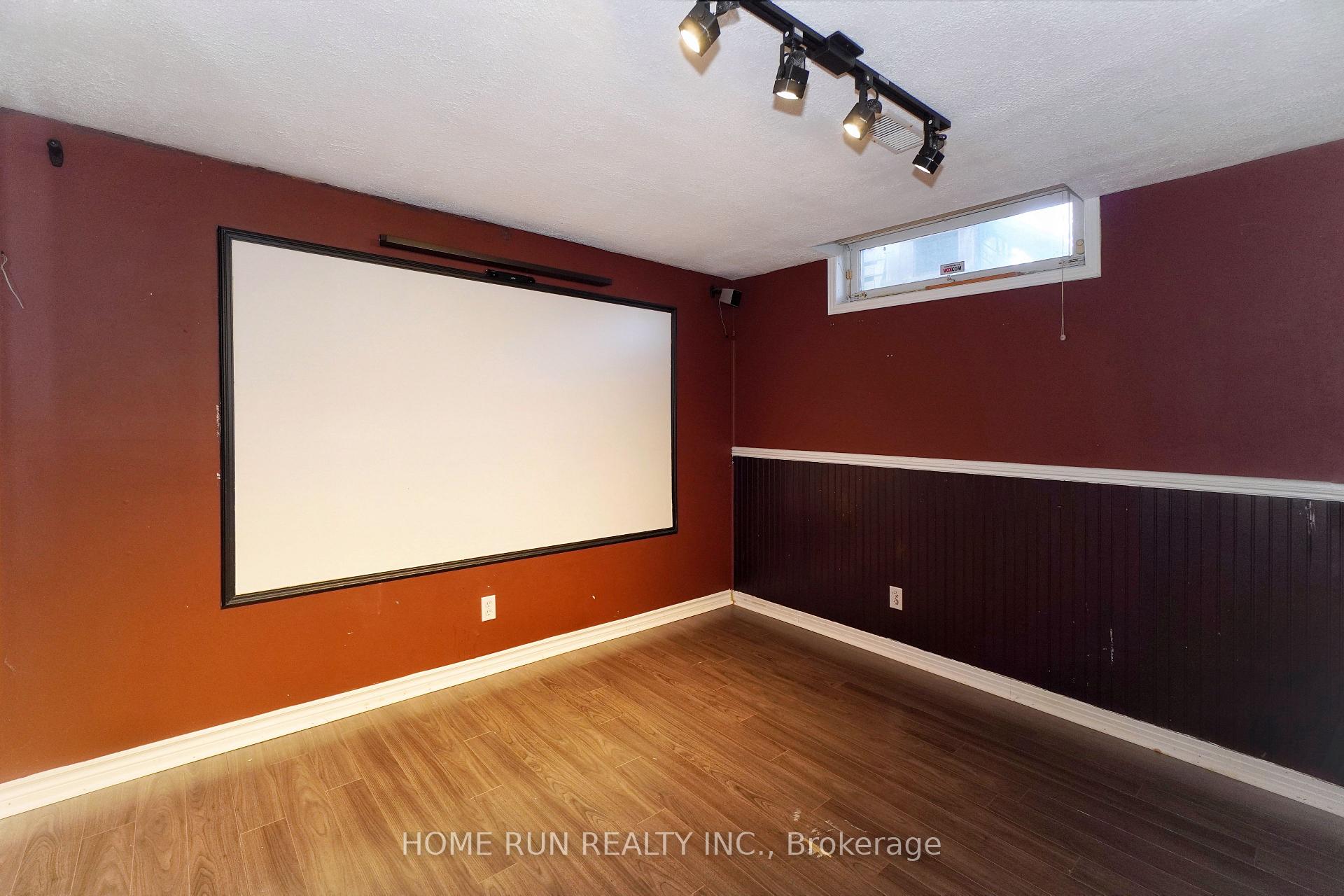 Photo 34 of 1484 Forest Valley Drive, Ottawa, Chapel Hill — HOMEH