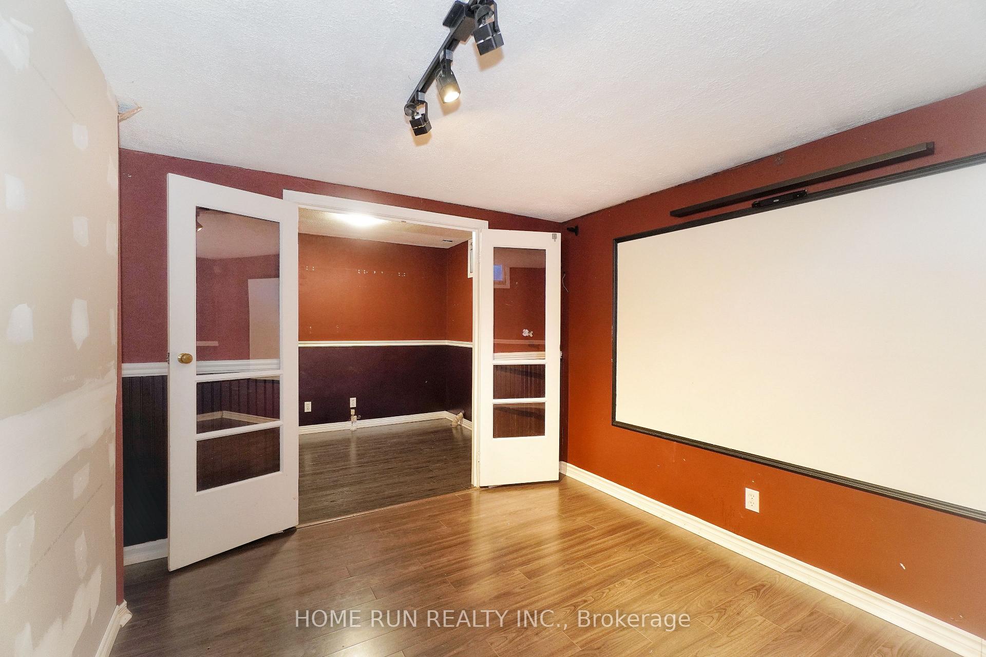 Photo 37 of 1484 Forest Valley Drive, Ottawa, Chapel Hill — HOMEH