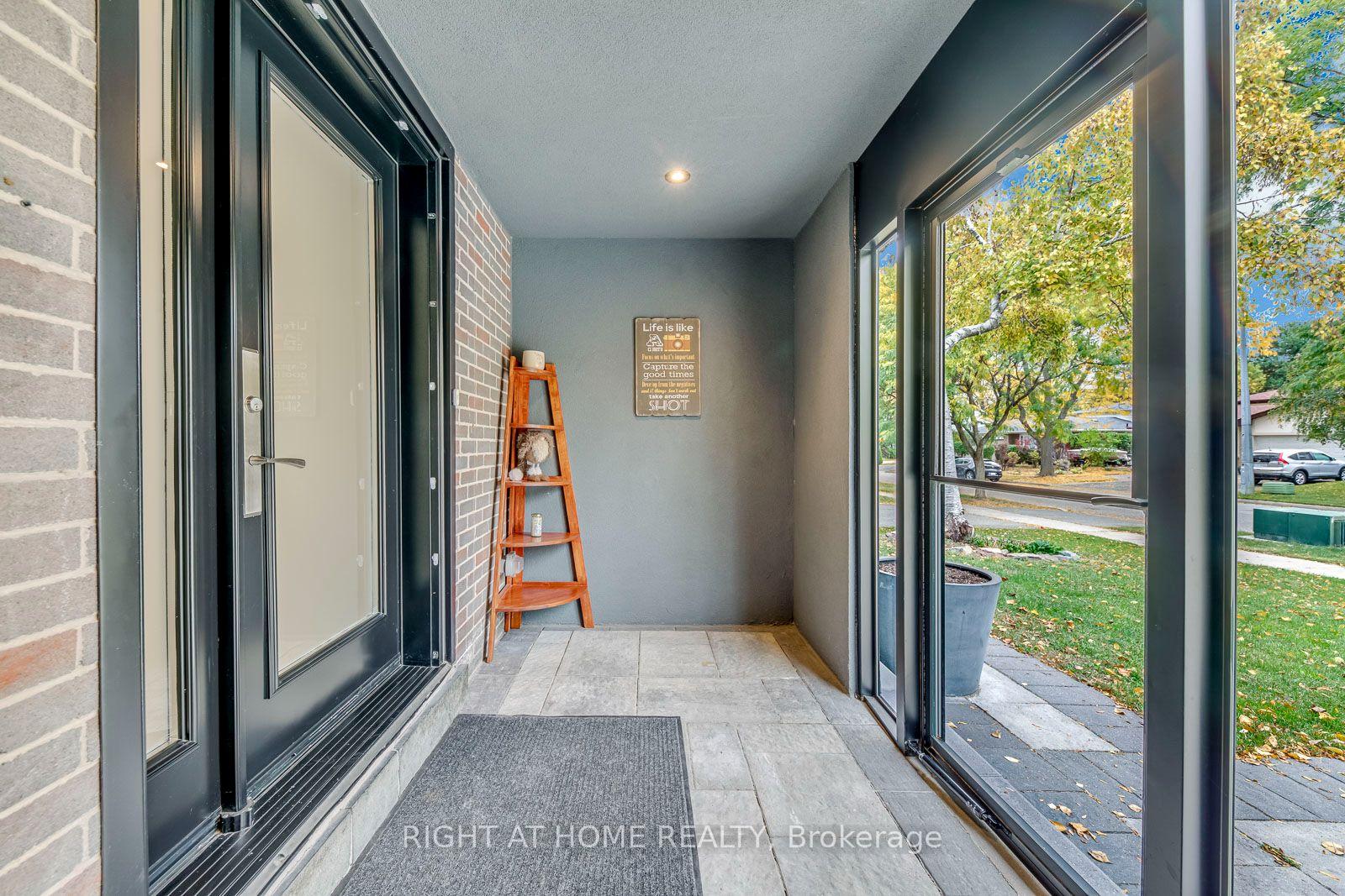 Photo 2 of 30 Penwick Crescent, Richmond Hill, North Richvale — HOMEH