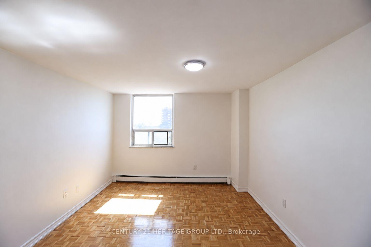 Photo 4 of Unit 702, 41 Garfella Drive, Etobicoke, Mount Olive-Silverstone-Jamestown — HOMEH