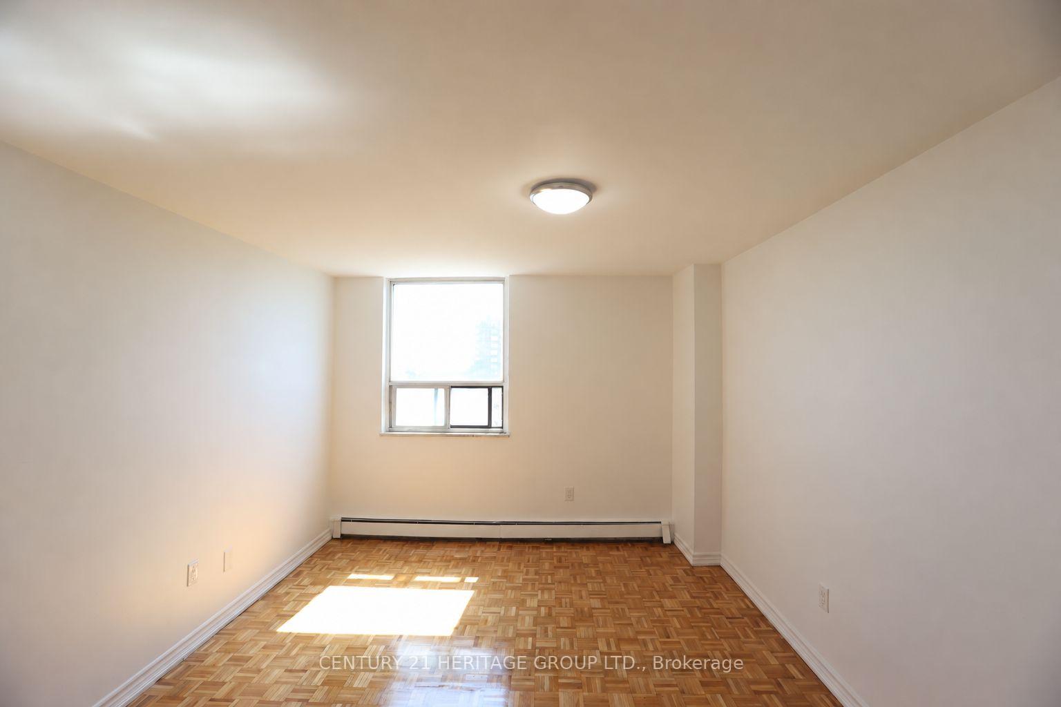 Photo 5 of Unit 702, 41 Garfella Drive, Etobicoke, Mount Olive-Silverstone-Jamestown — HOMEH