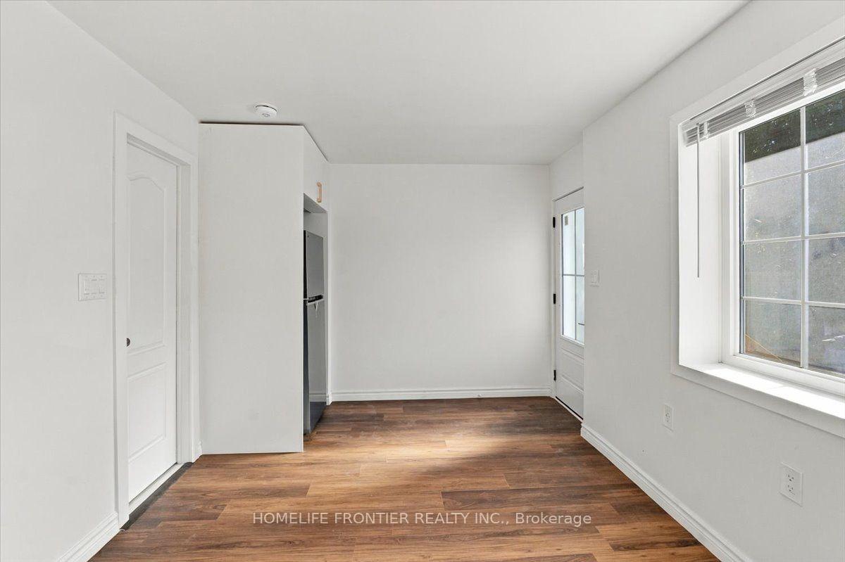 Photo 5 of Unit Unit 4, 99 Regent Road, North York, Downsview-Roding-CFB — HOMEH