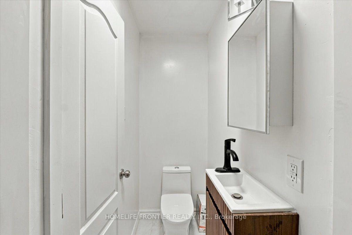 Photo 6 of Unit Unit 4, 99 Regent Road, North York, Downsview-Roding-CFB — HOMEH