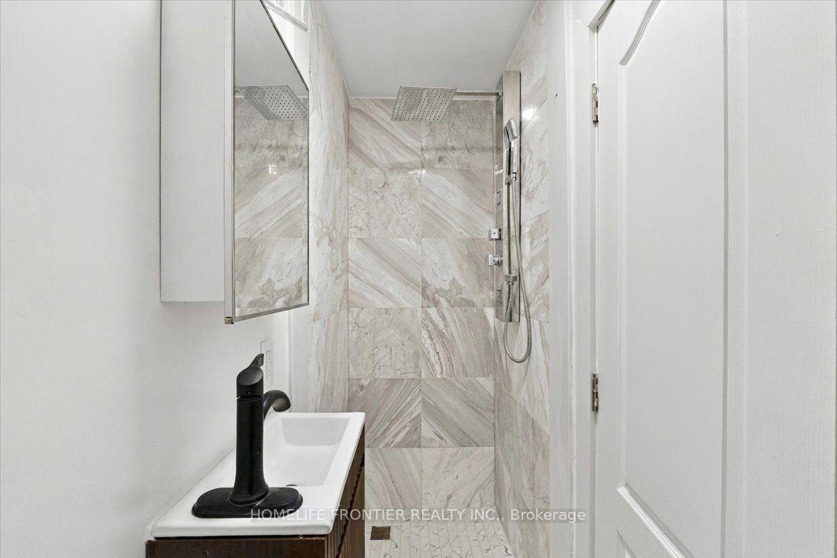 Photo 7 of Unit Unit 4, 99 Regent Road, North York, Downsview-Roding-CFB — HOMEH