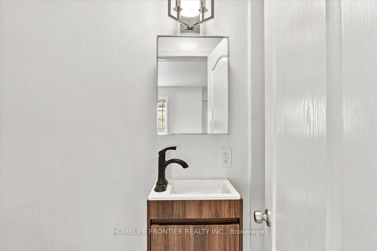 Photo 8 of Unit Unit 4, 99 Regent Road, North York, Downsview-Roding-CFB — HOMEH