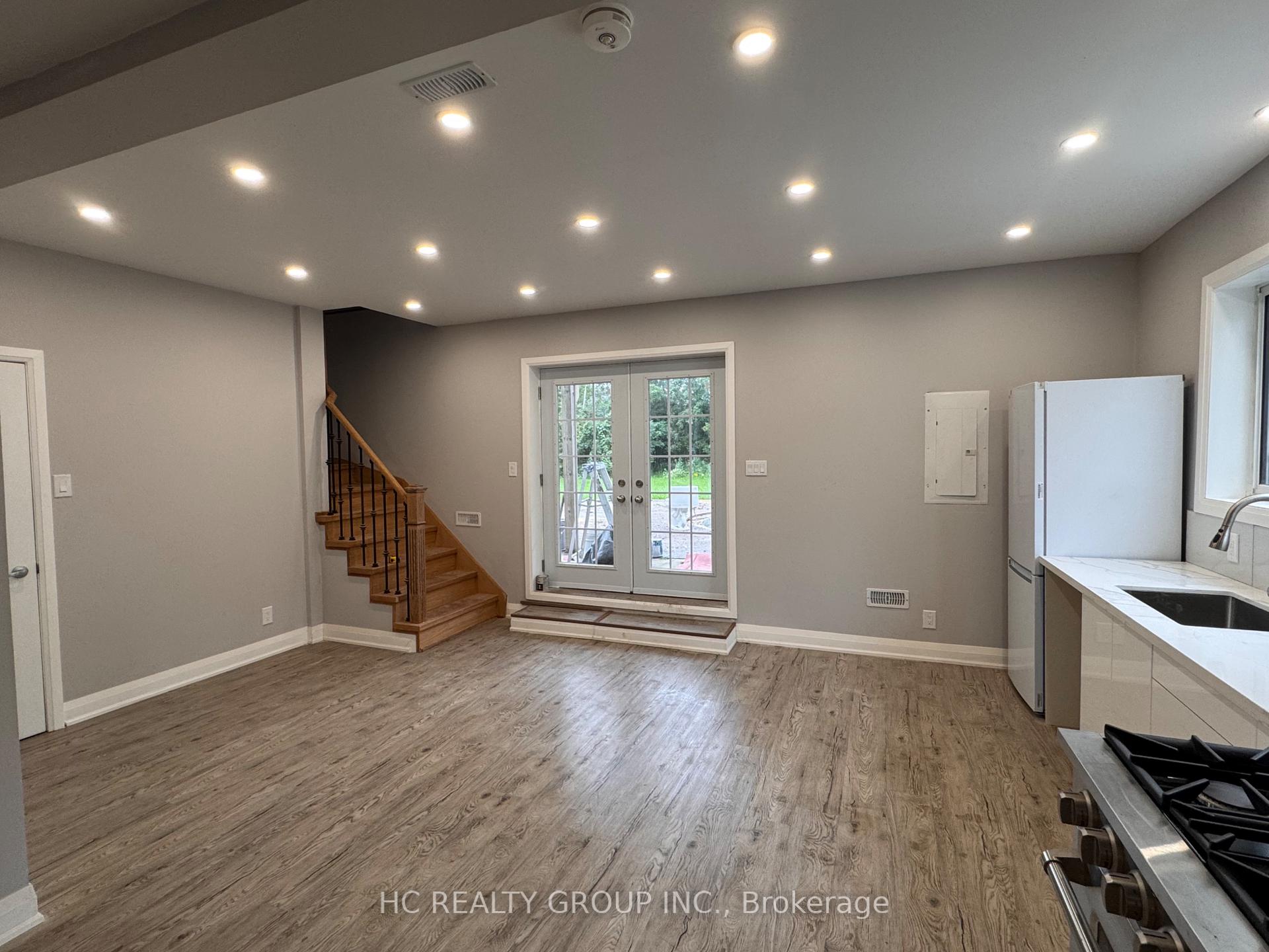 Photo 2 of 32 B King Richard Court, Markham, Bullock — HOMEH
