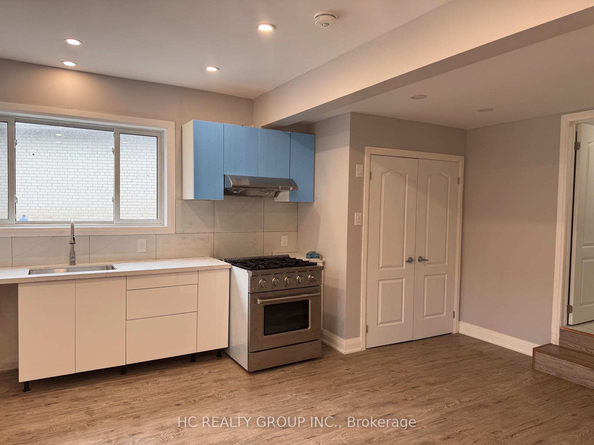 Photo 5 of 32 B King Richard Court, Markham, Bullock — HOMEH