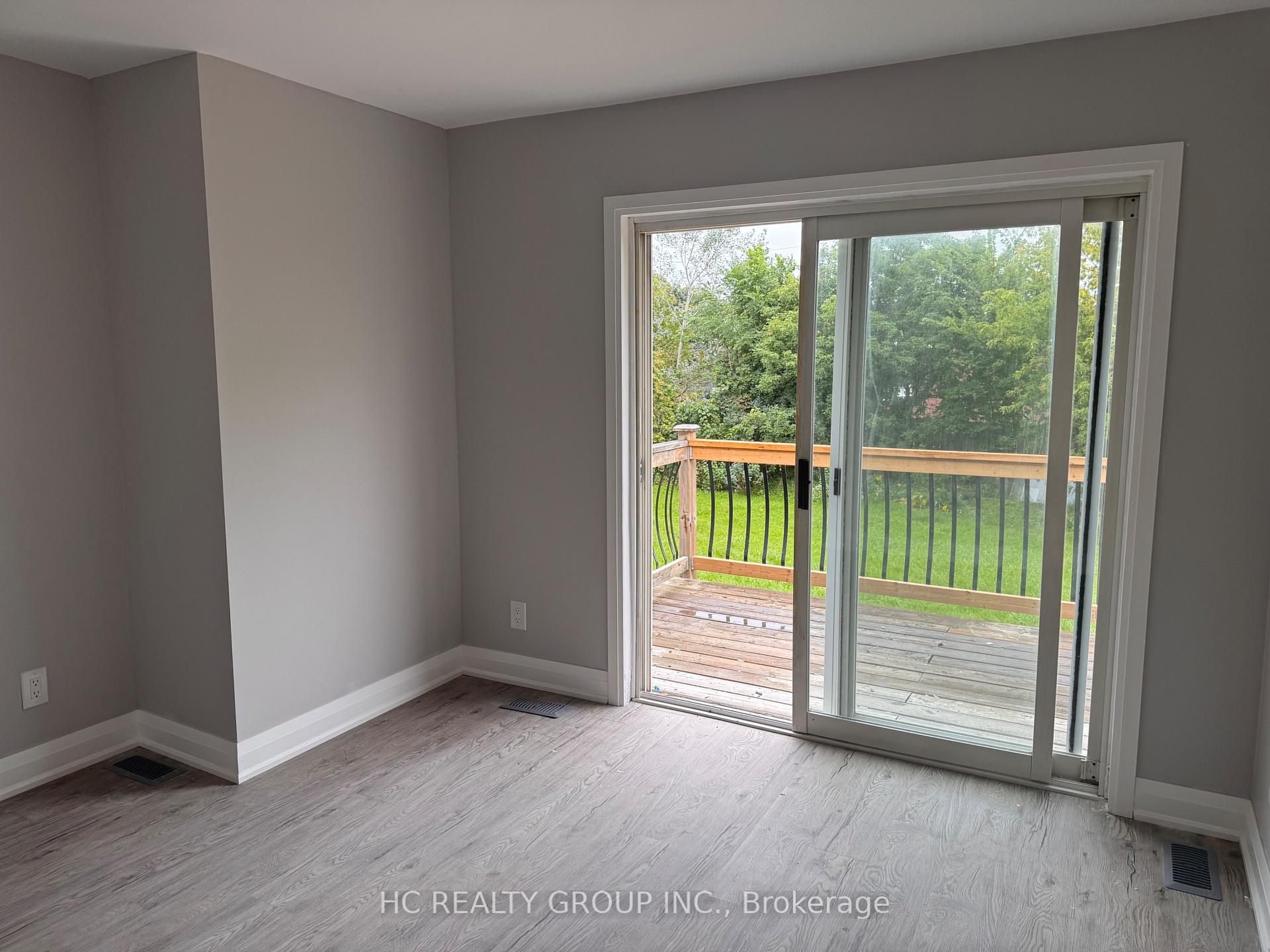 Photo 9 of 32 B King Richard Court, Markham, Bullock — HOMEH