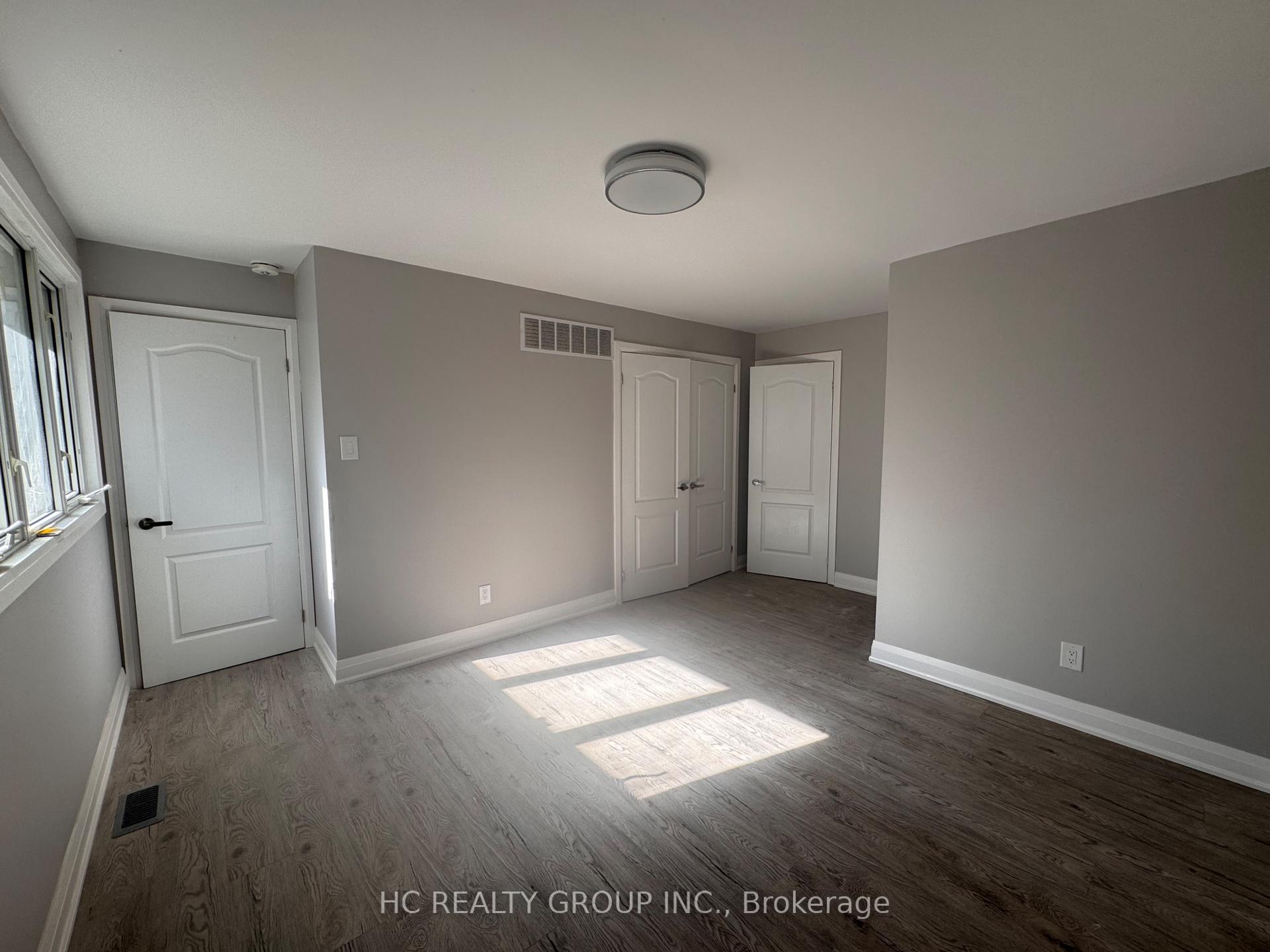 Photo 4 of 32 B King Richard Court, Markham, Bullock — HOMEH