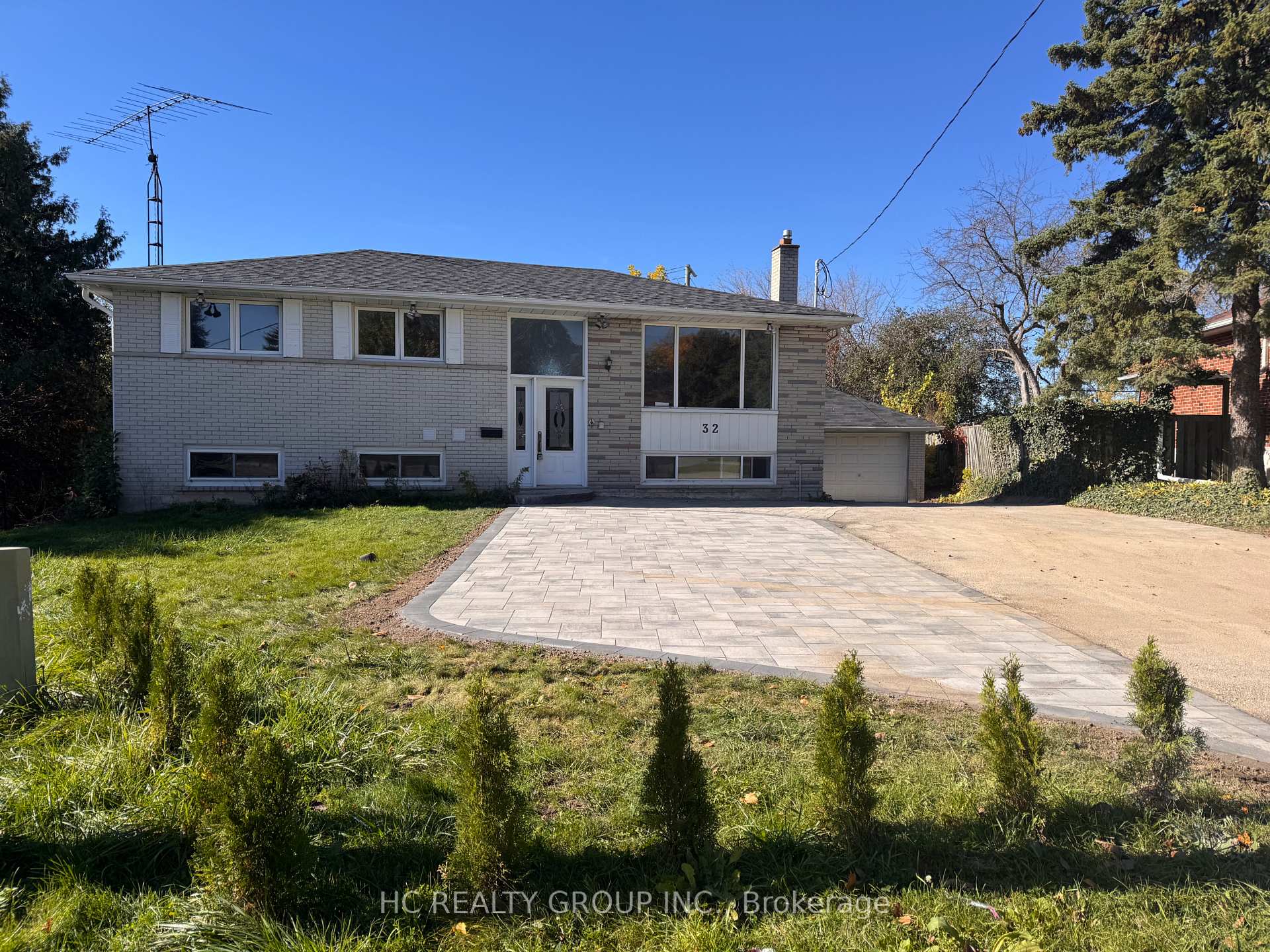 Photo 21 of 32 B King Richard Court, Markham, Bullock — HOMEH
