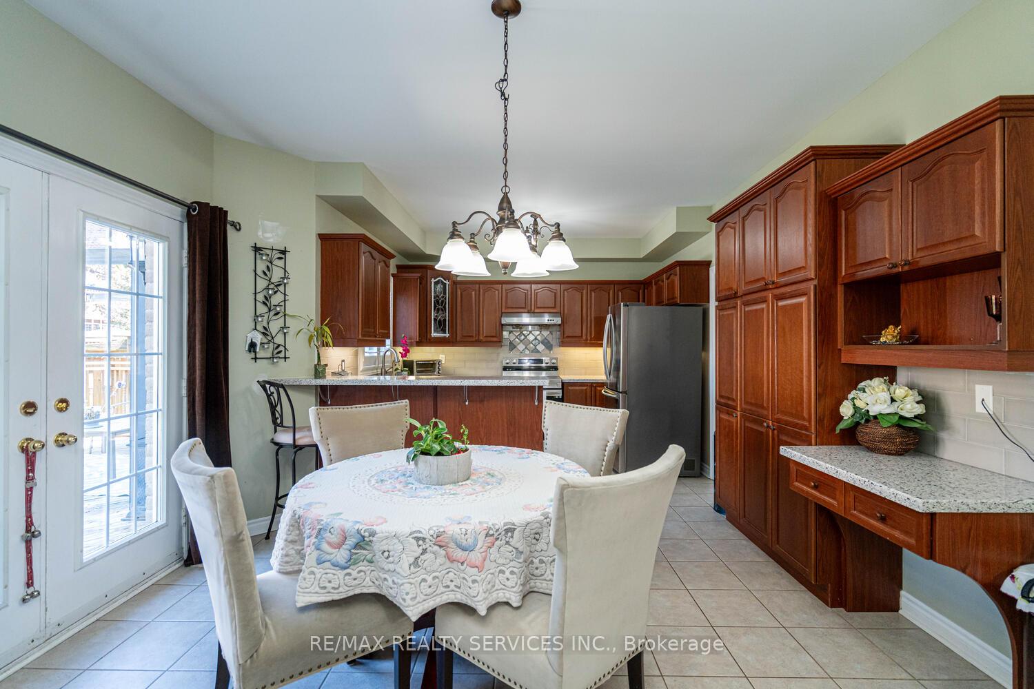 Photo 13 of 22 Sovereign's Gate, Barrie, Painswick South — HOMEH