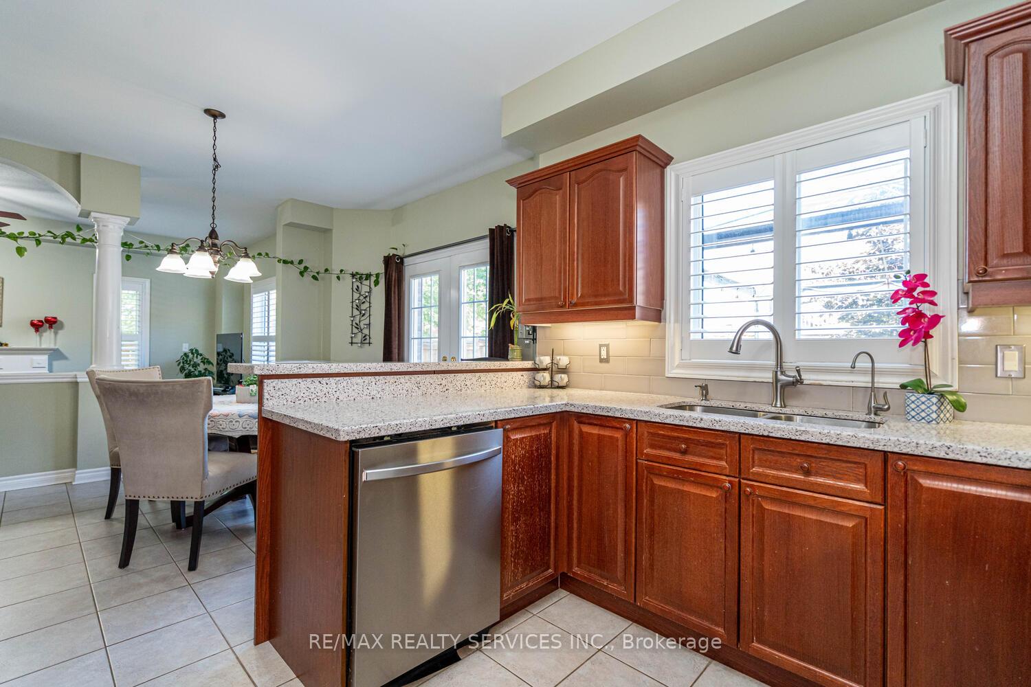 Photo 15 of 22 Sovereign's Gate, Barrie, Painswick South — HOMEH