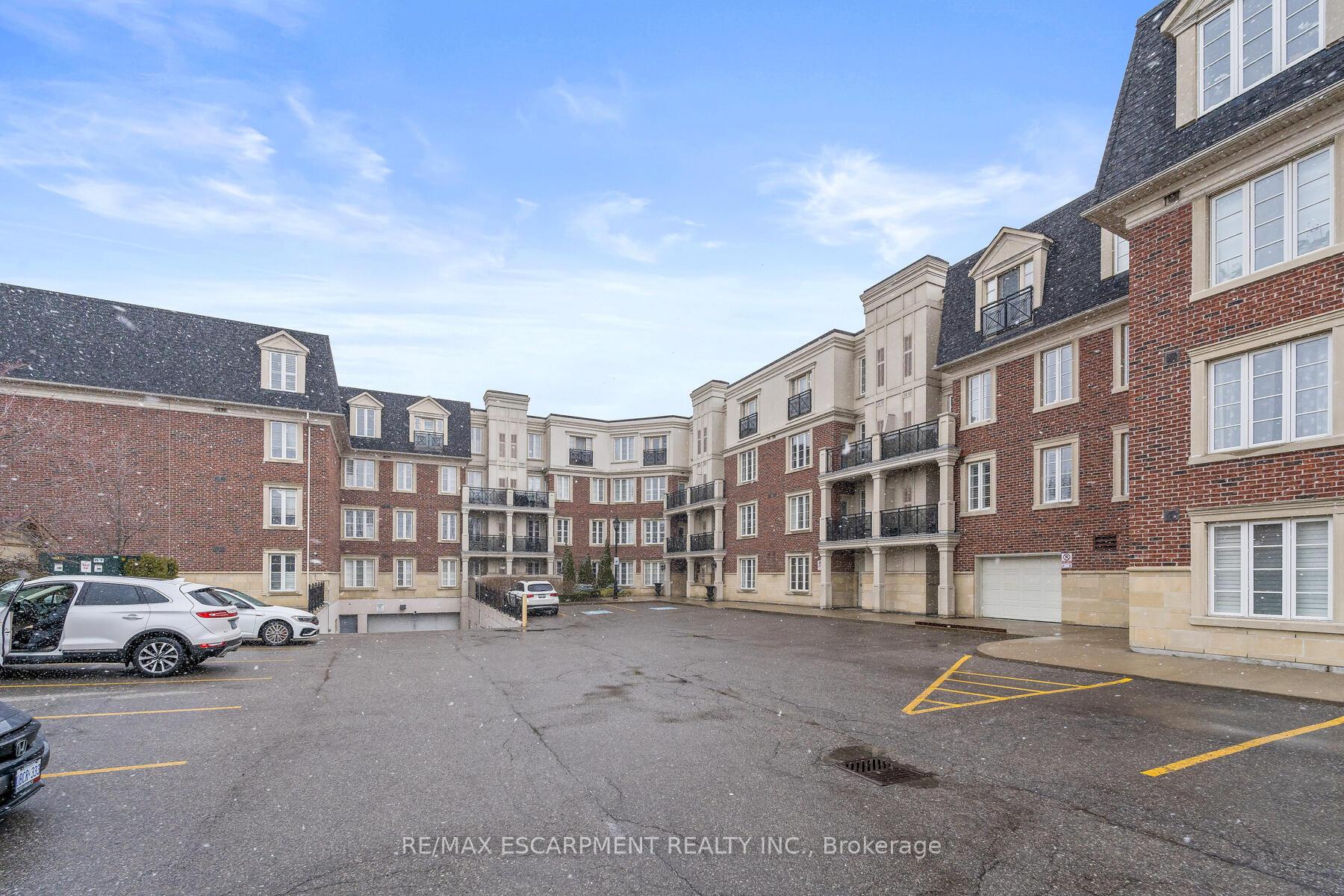 Photo 2 of Unit 116, 3351 Cawthra Road, Mississauga, Applewood — HOMEH