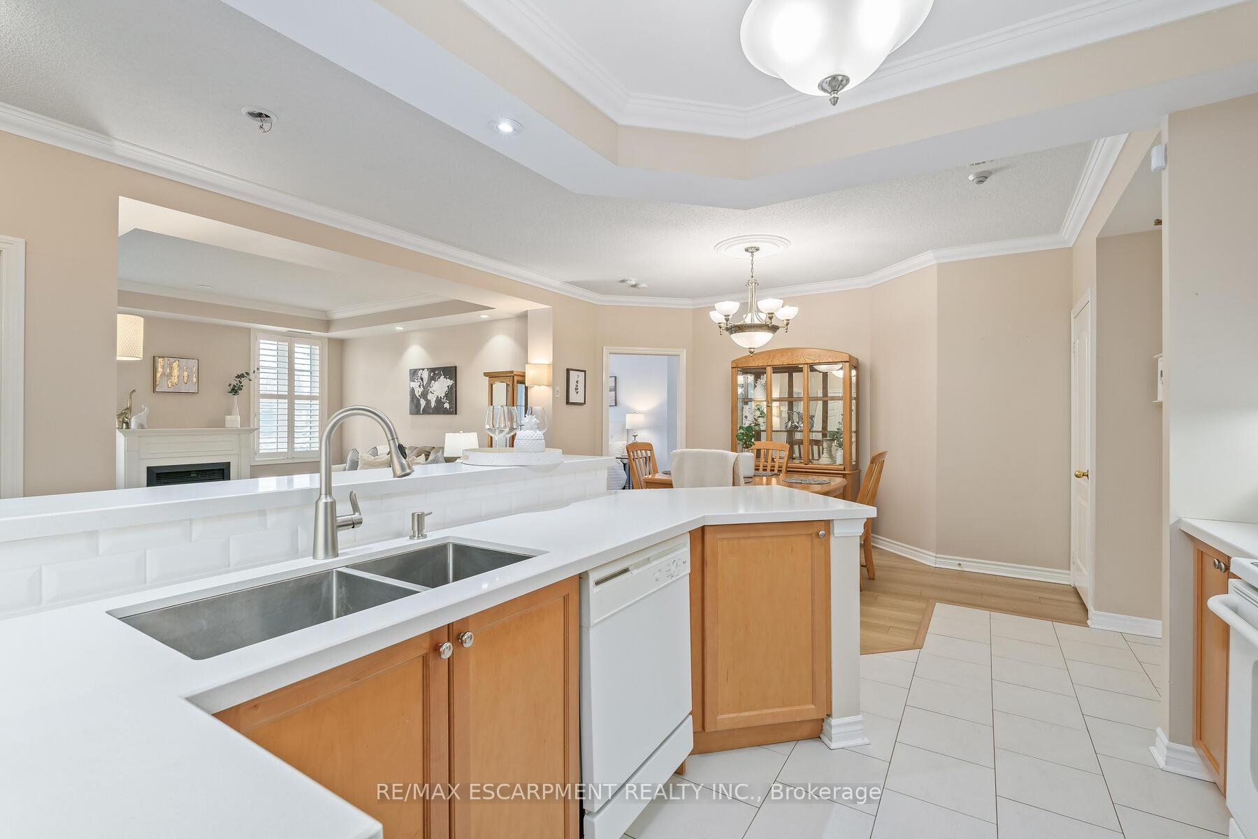 Photo 12 of Unit 116, 3351 Cawthra Road, Mississauga, Applewood — HOMEH
