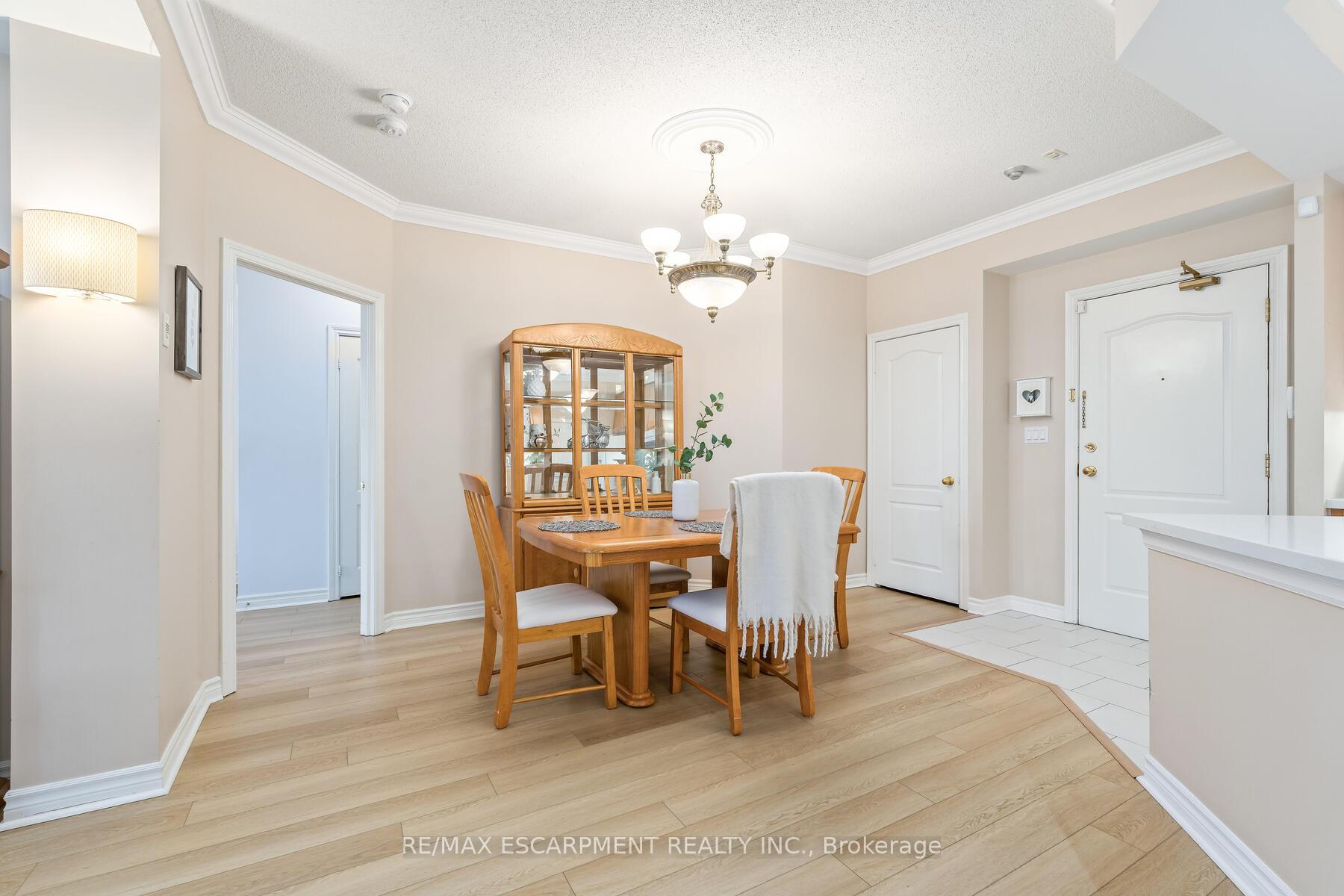 Photo 14 of Unit 116, 3351 Cawthra Road, Mississauga, Applewood — HOMEH