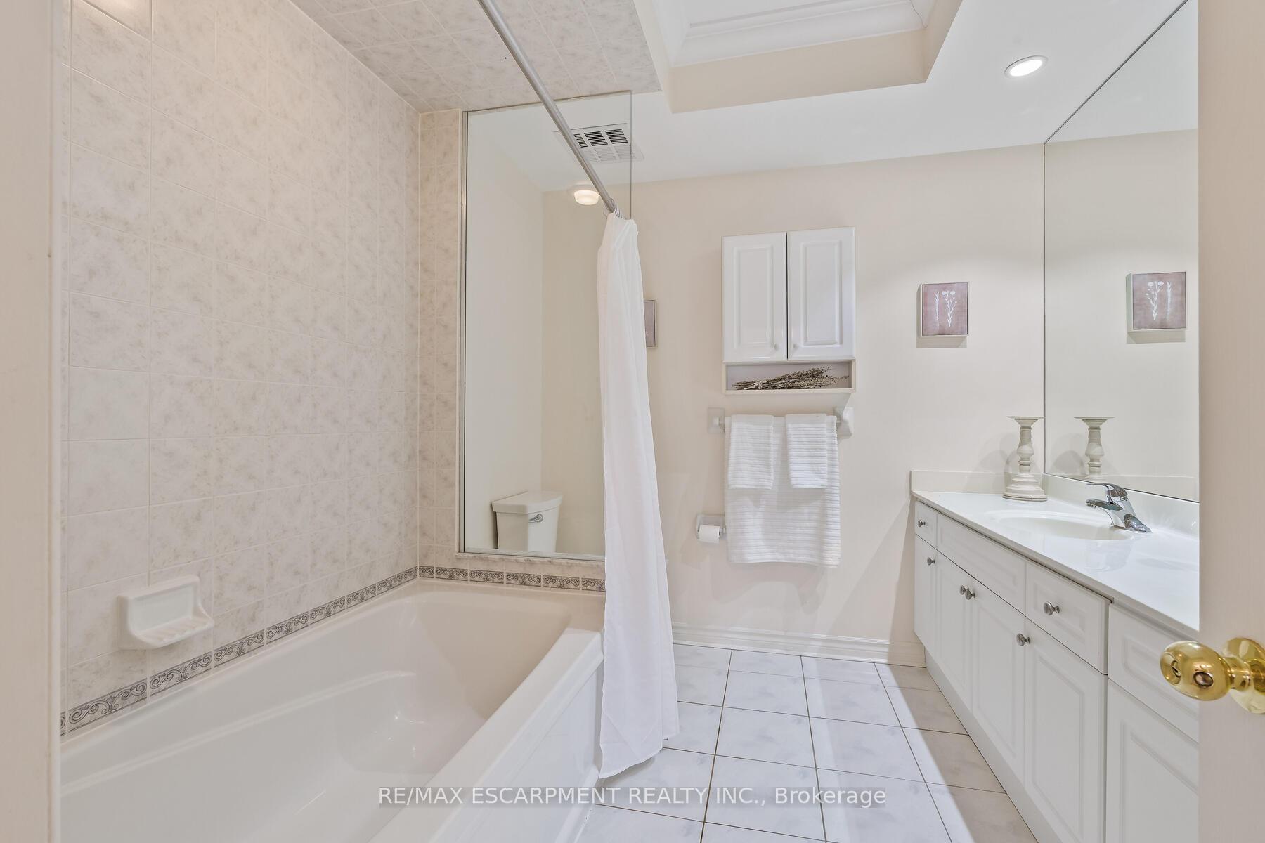 Photo 23 of Unit 116, 3351 Cawthra Road, Mississauga, Applewood — HOMEH