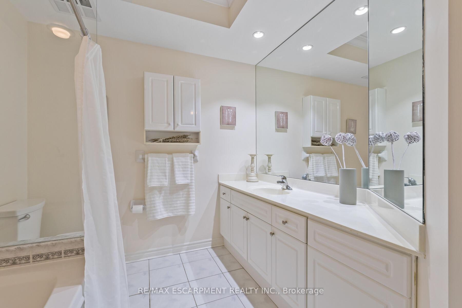 Photo 24 of Unit 116, 3351 Cawthra Road, Mississauga, Applewood — HOMEH