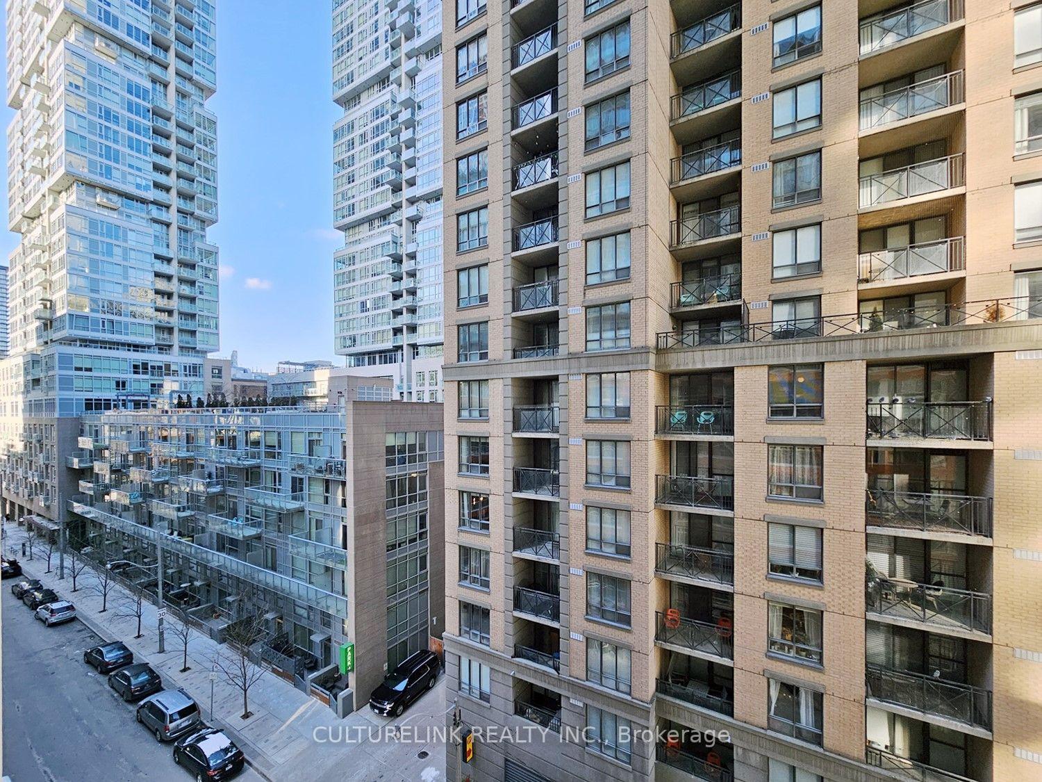 Photo 4 of Unit 707, 126 Simcoe Street, Toronto, Waterfront Communities — HOMEH