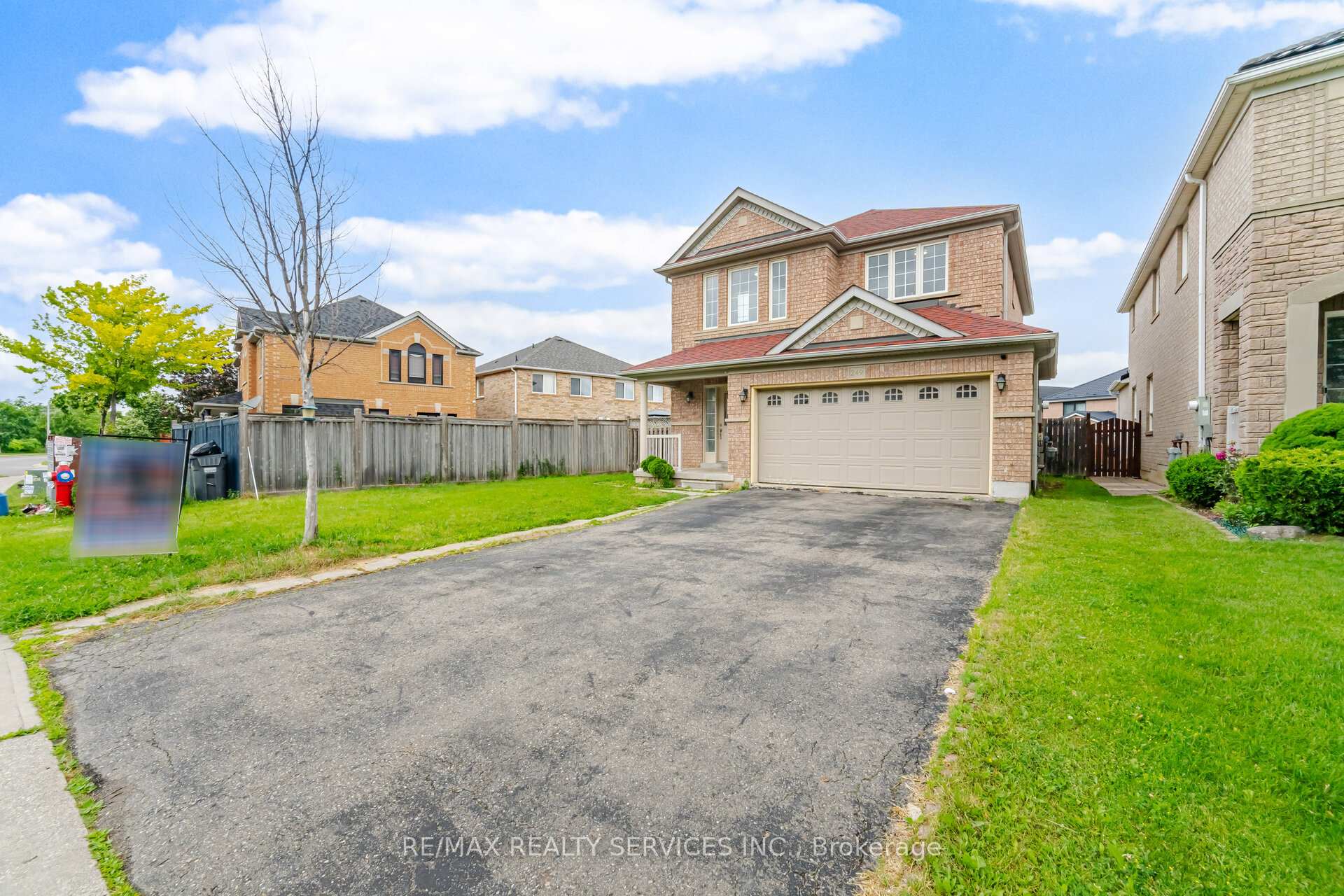 Photo 3 of 249 Sunny Meadow Boulevard, Brampton, Sandringham-Wellington — HOMEH