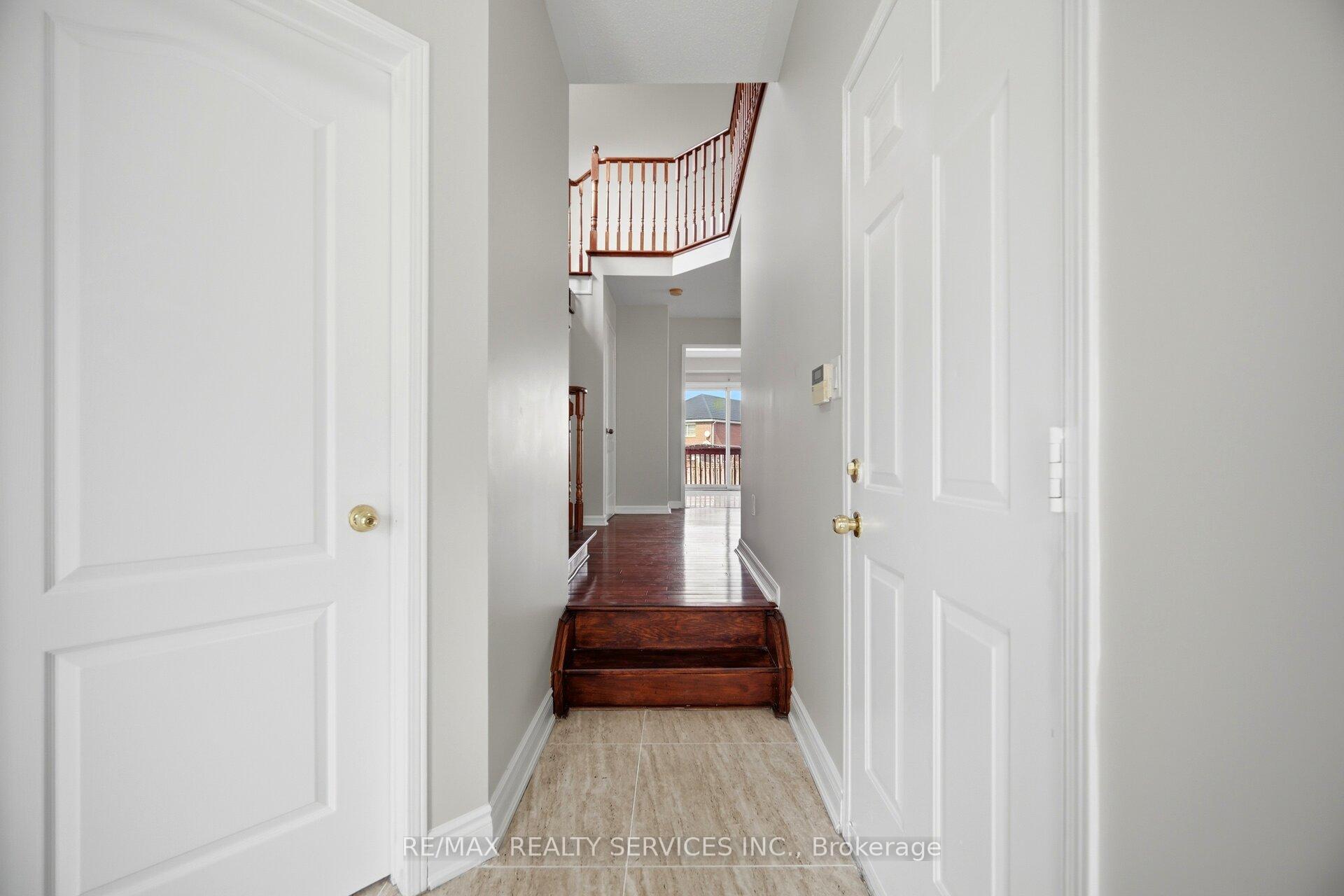 Photo 8 of 249 Sunny Meadow Boulevard, Brampton, Sandringham-Wellington — HOMEH