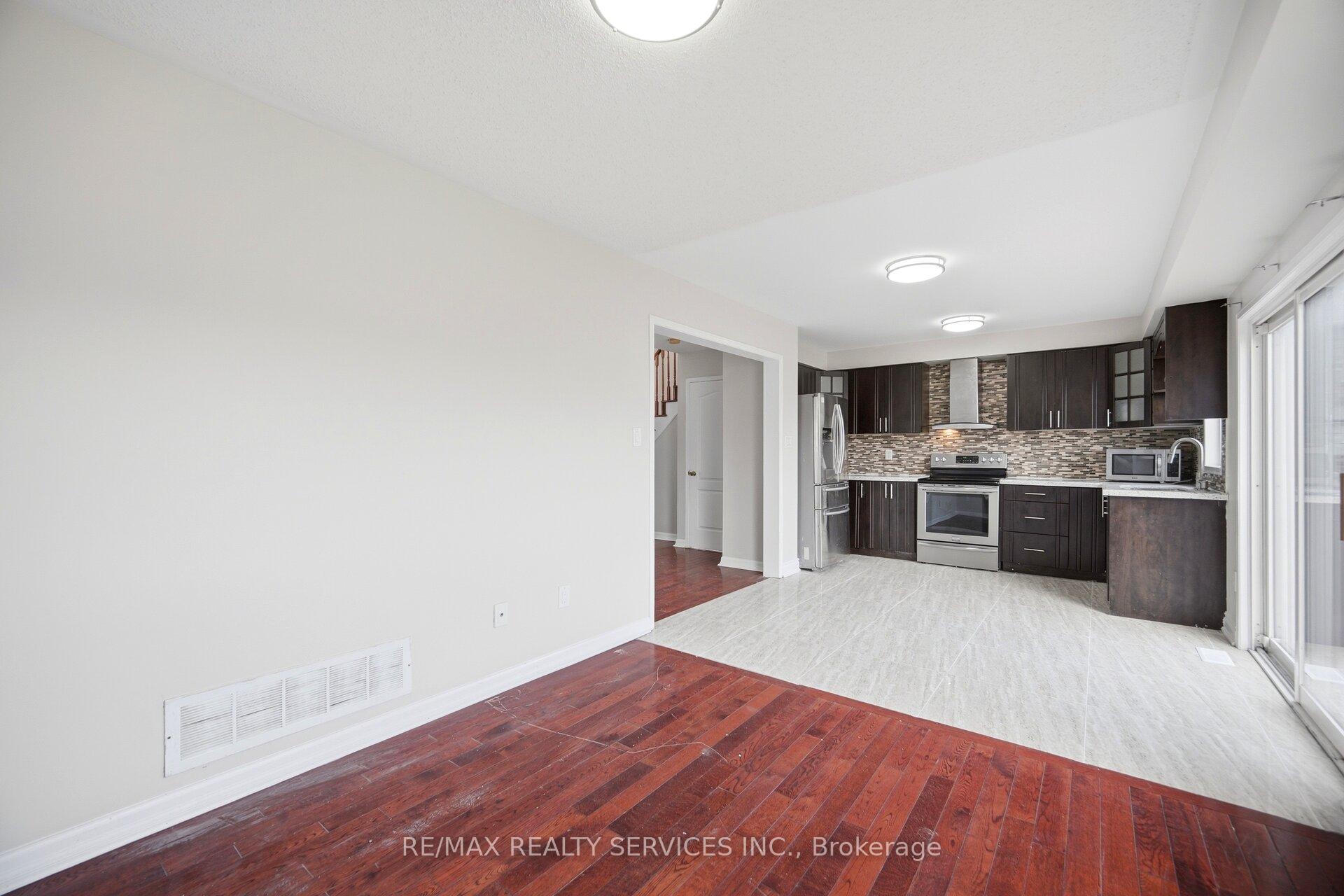 Photo 14 of 249 Sunny Meadow Boulevard, Brampton, Sandringham-Wellington — HOMEH