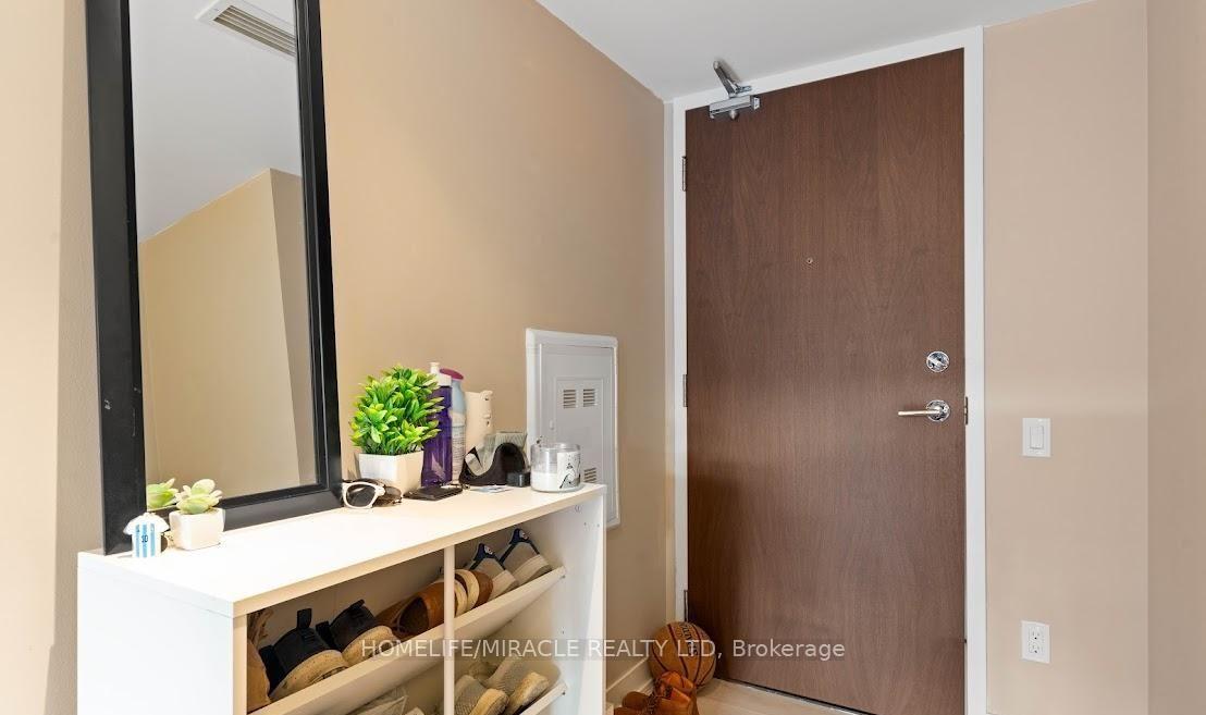 Photo 3 of Unit 1612, 80 Queens Wharf Road, Toronto, Waterfront Communities — HOMEH