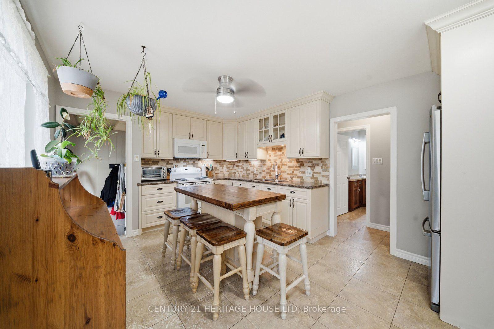 Photo 5 of 83 Fairview Drive, Brantford, Fairview/Greenbrier — HOMEH