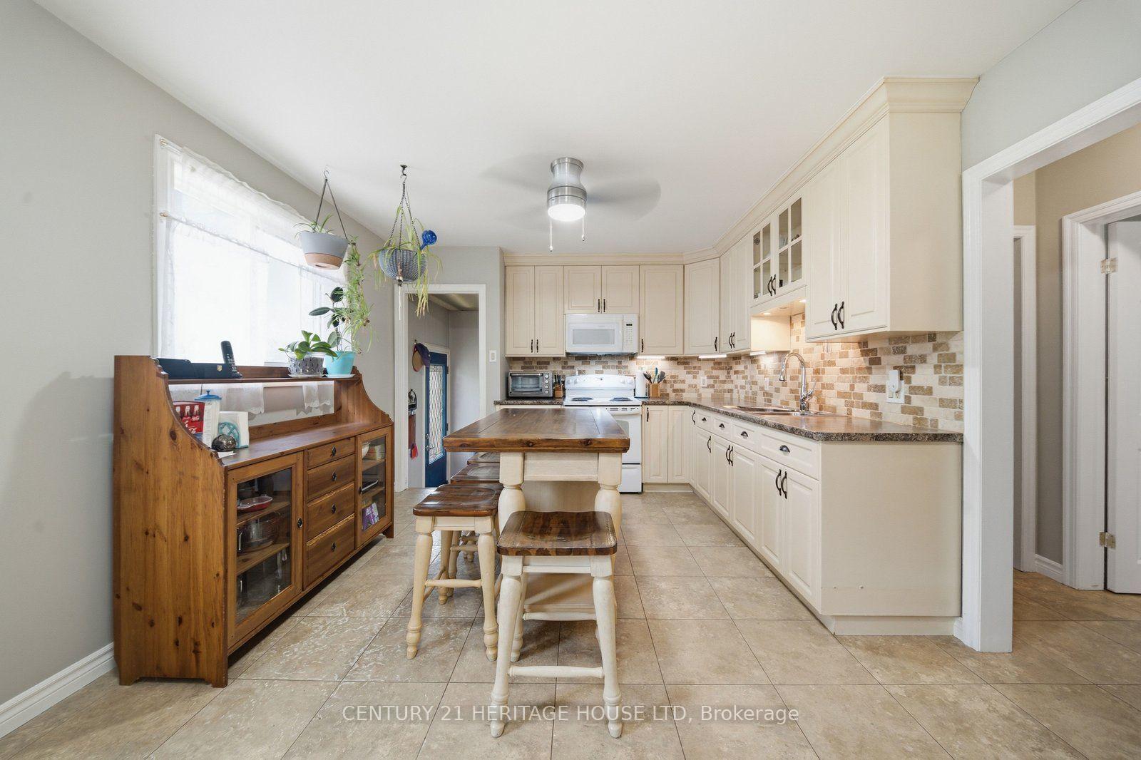 Photo 6 of 83 Fairview Drive, Brantford, Fairview/Greenbrier — HOMEH
