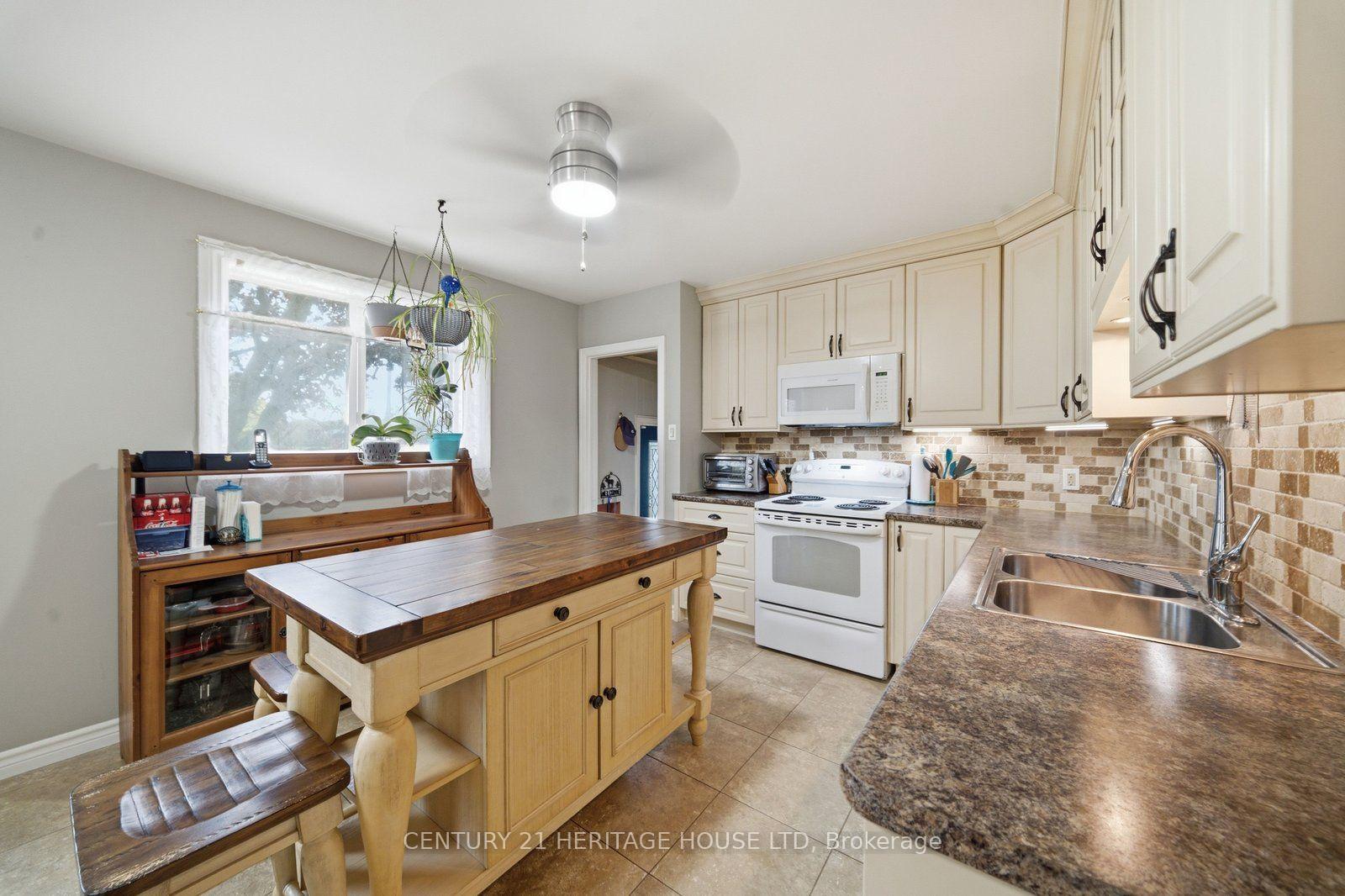 Photo 7 of 83 Fairview Drive, Brantford, Fairview/Greenbrier — HOMEH