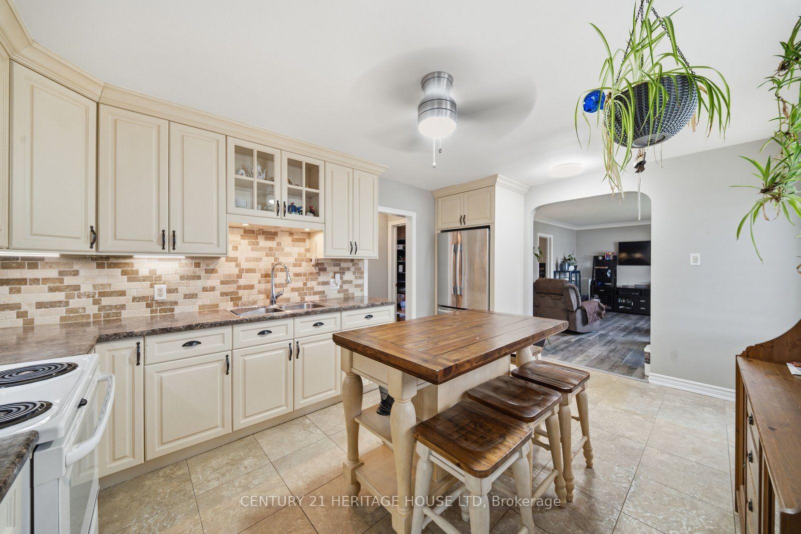 Photo 8 of 83 Fairview Drive, Brantford, Fairview/Greenbrier — HOMEH