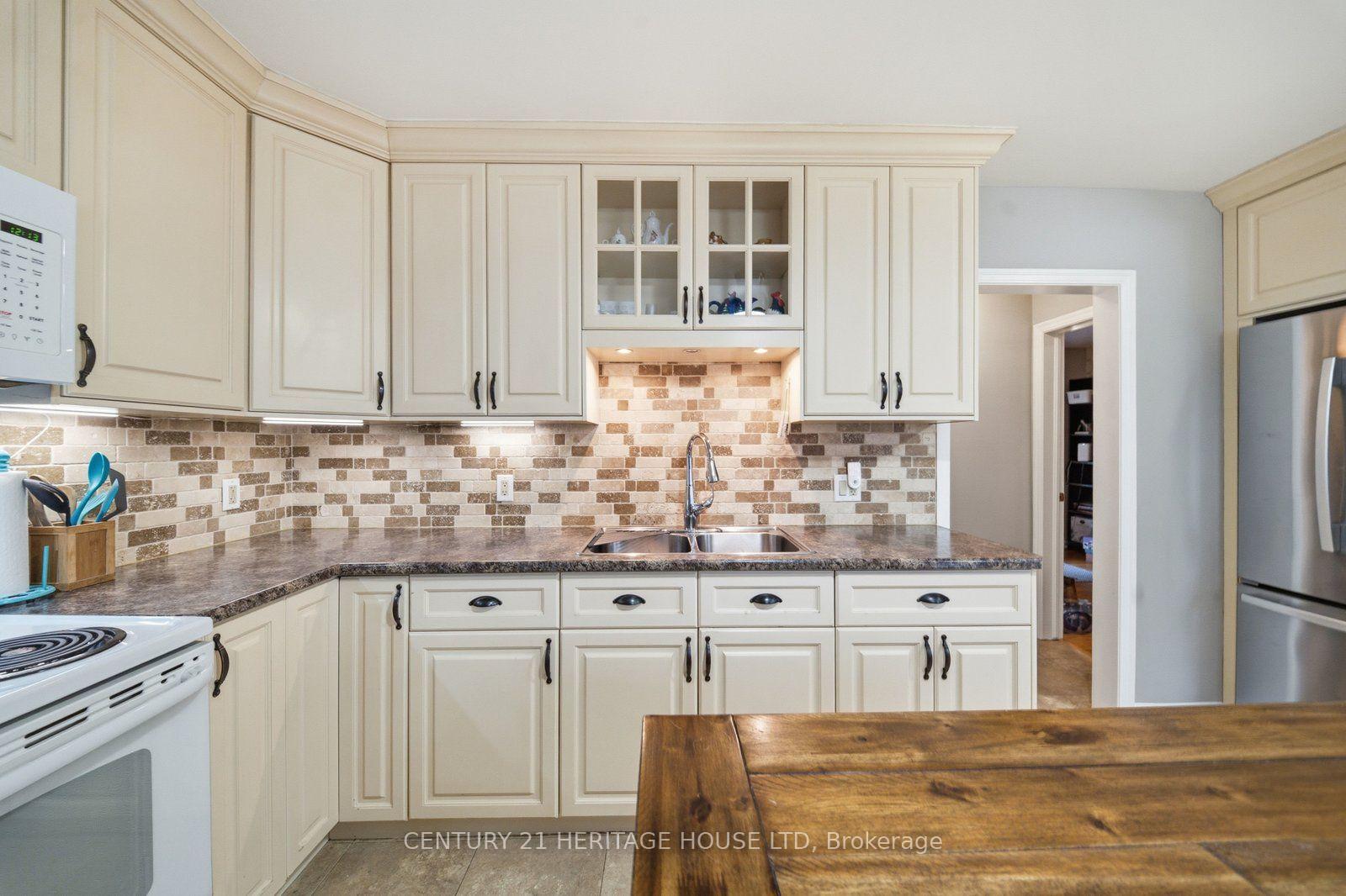 Photo 9 of 83 Fairview Drive, Brantford, Fairview/Greenbrier — HOMEH