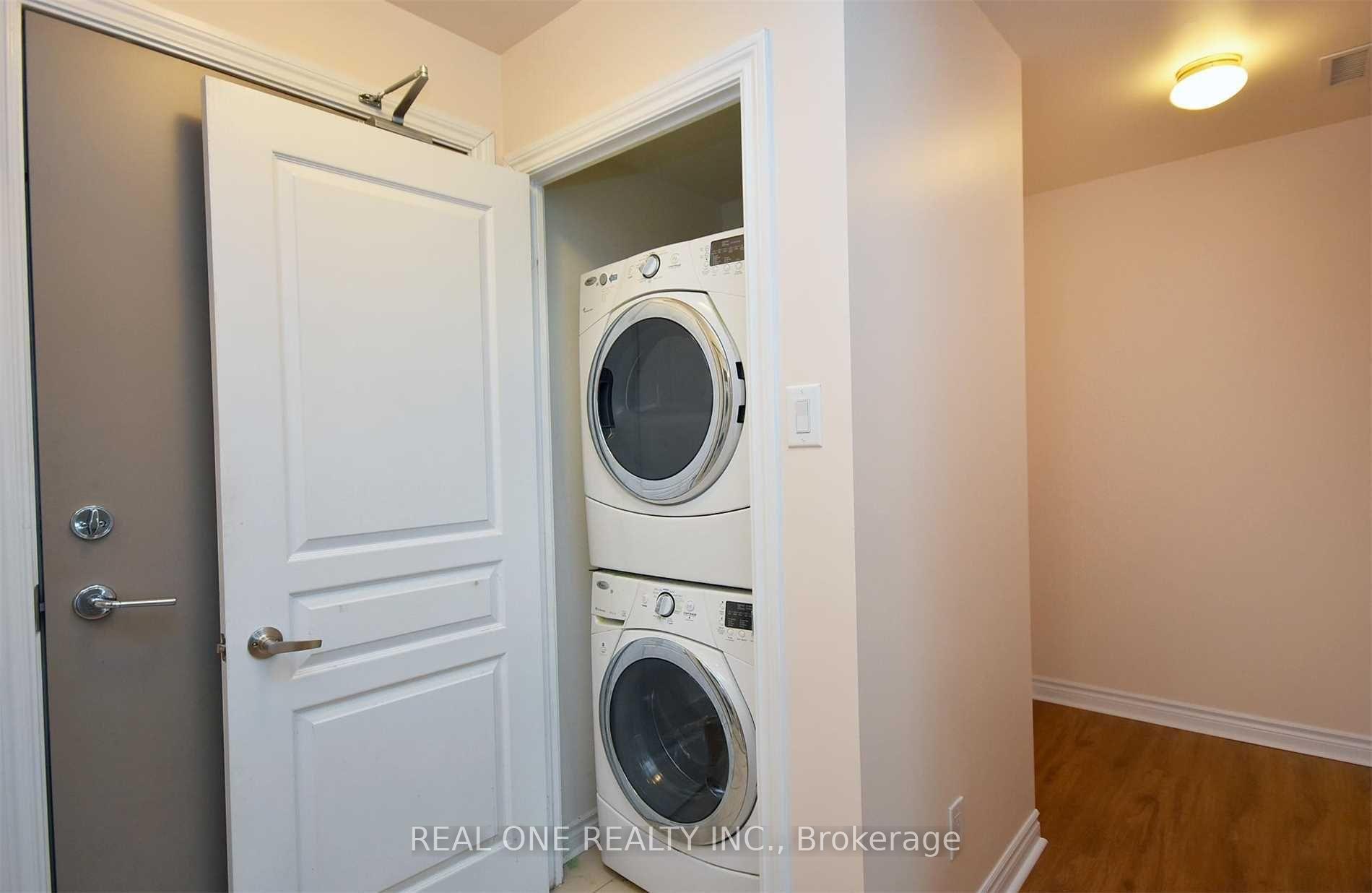 Photo 6 of Unit 1608, 3525 Kariya Drive, Mississauga, City Centre — HOMEH