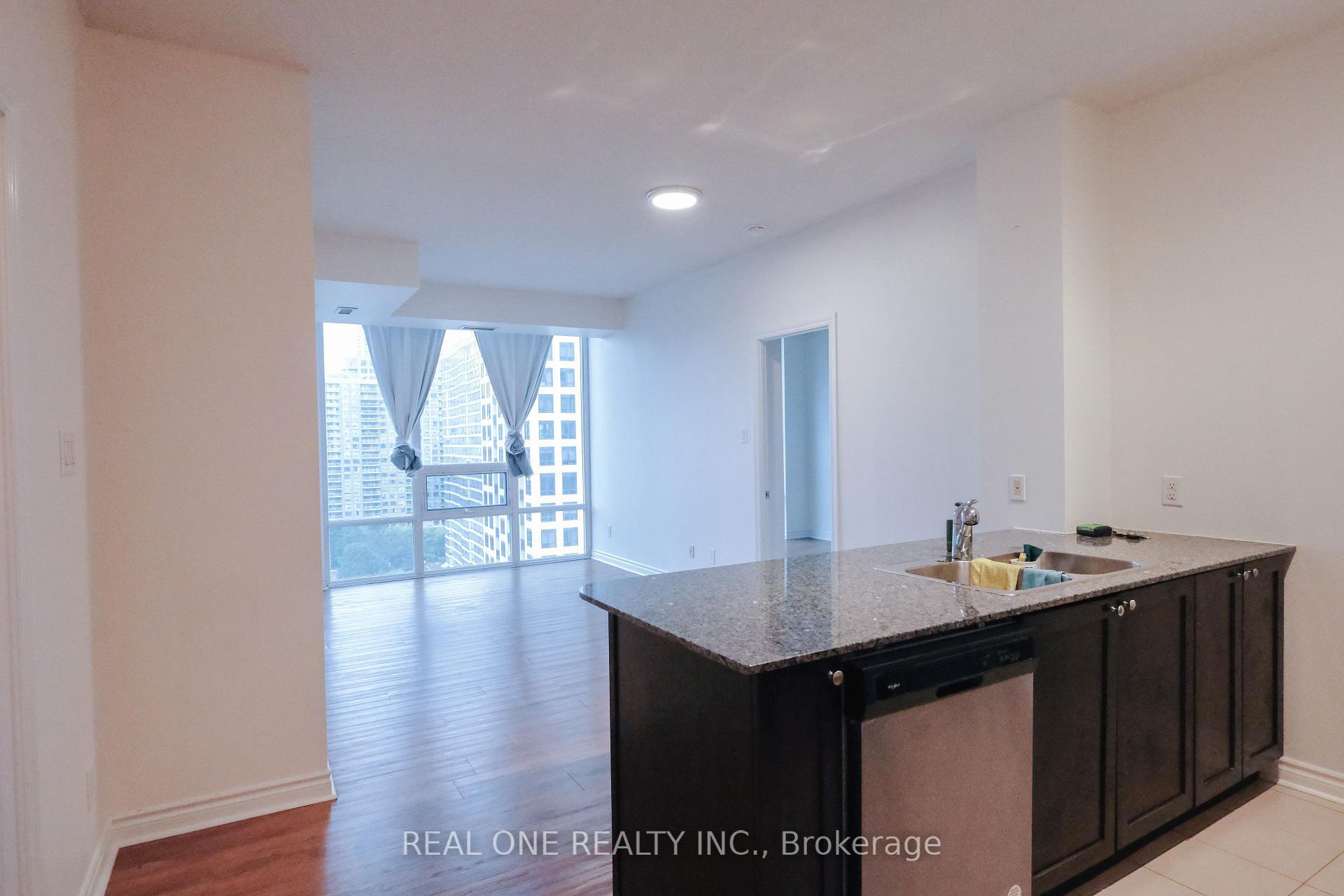 Photo 8 of Unit 1608, 3525 Kariya Drive, Mississauga, City Centre — HOMEH