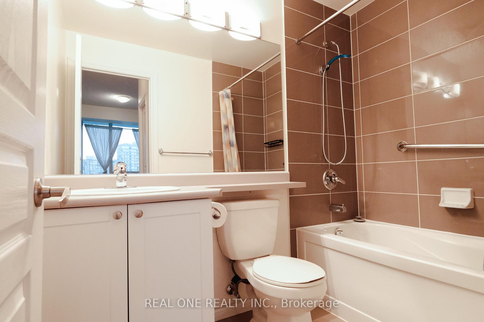 Photo 14 of Unit 1608, 3525 Kariya Drive, Mississauga, City Centre — HOMEH