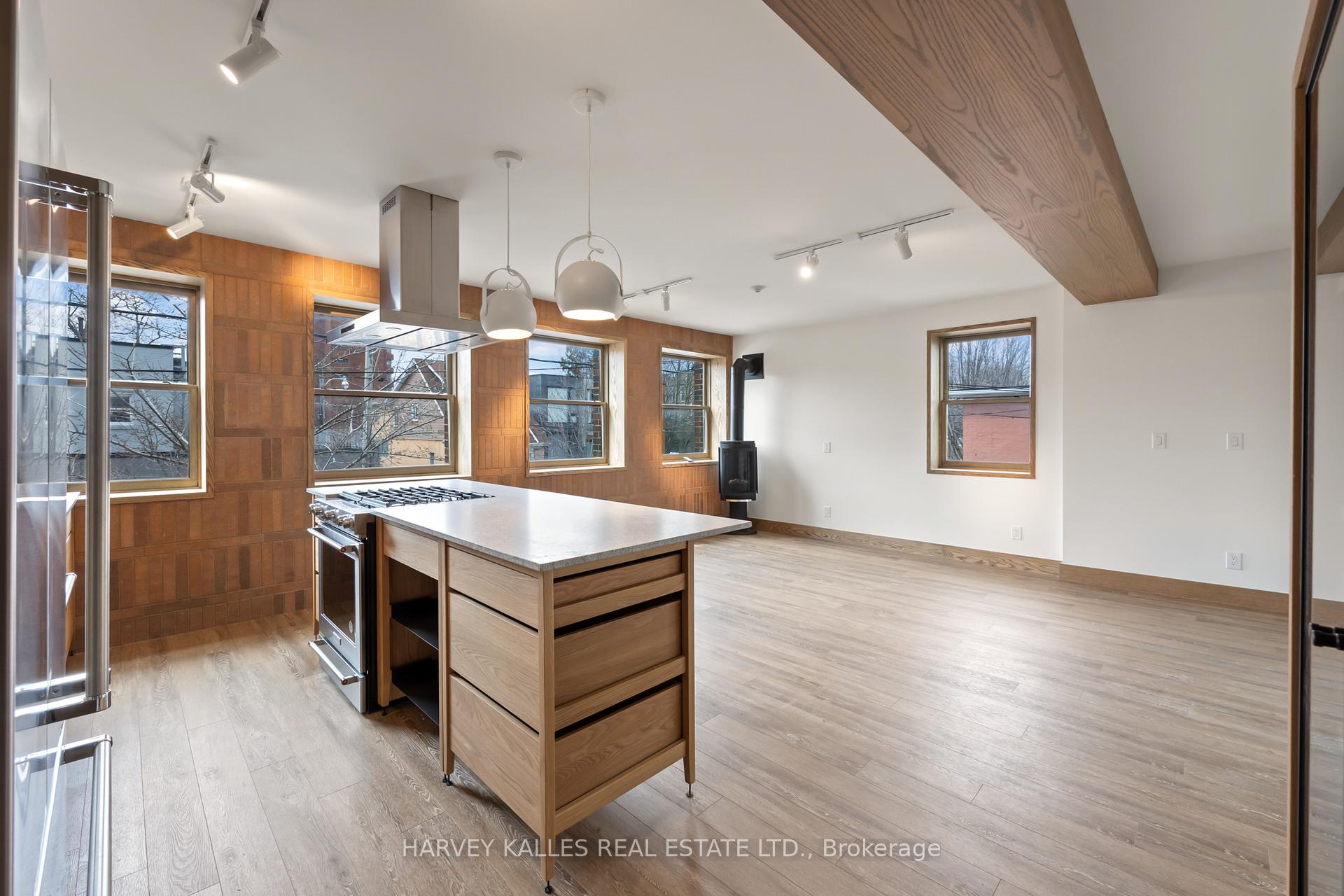 Photo of Unit 2, 663 Greenwood Avenue