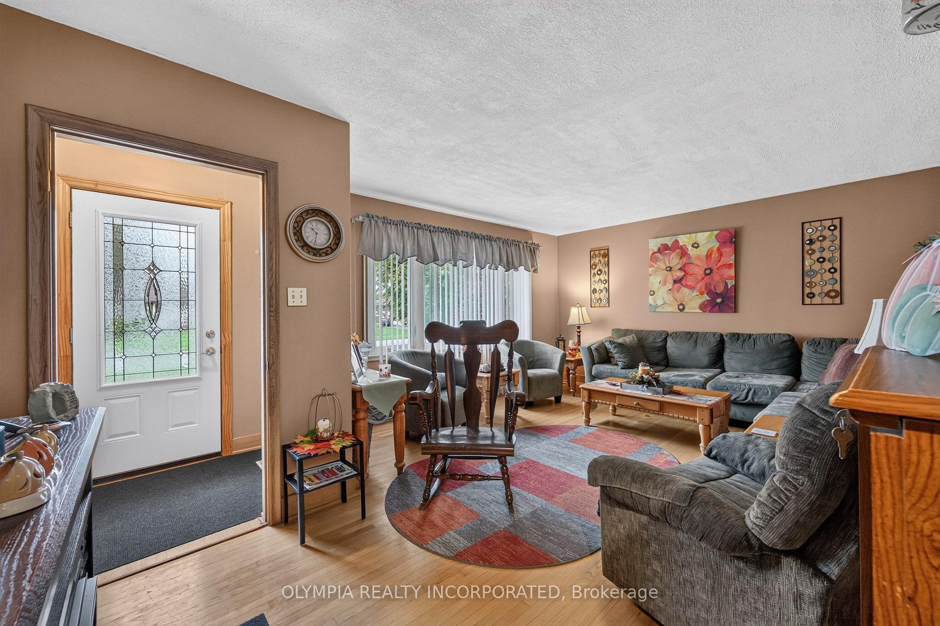 Photo 7 of 3180 Sinnicks Avenue W, Niagara Falls, Church's Lane — HOMEH