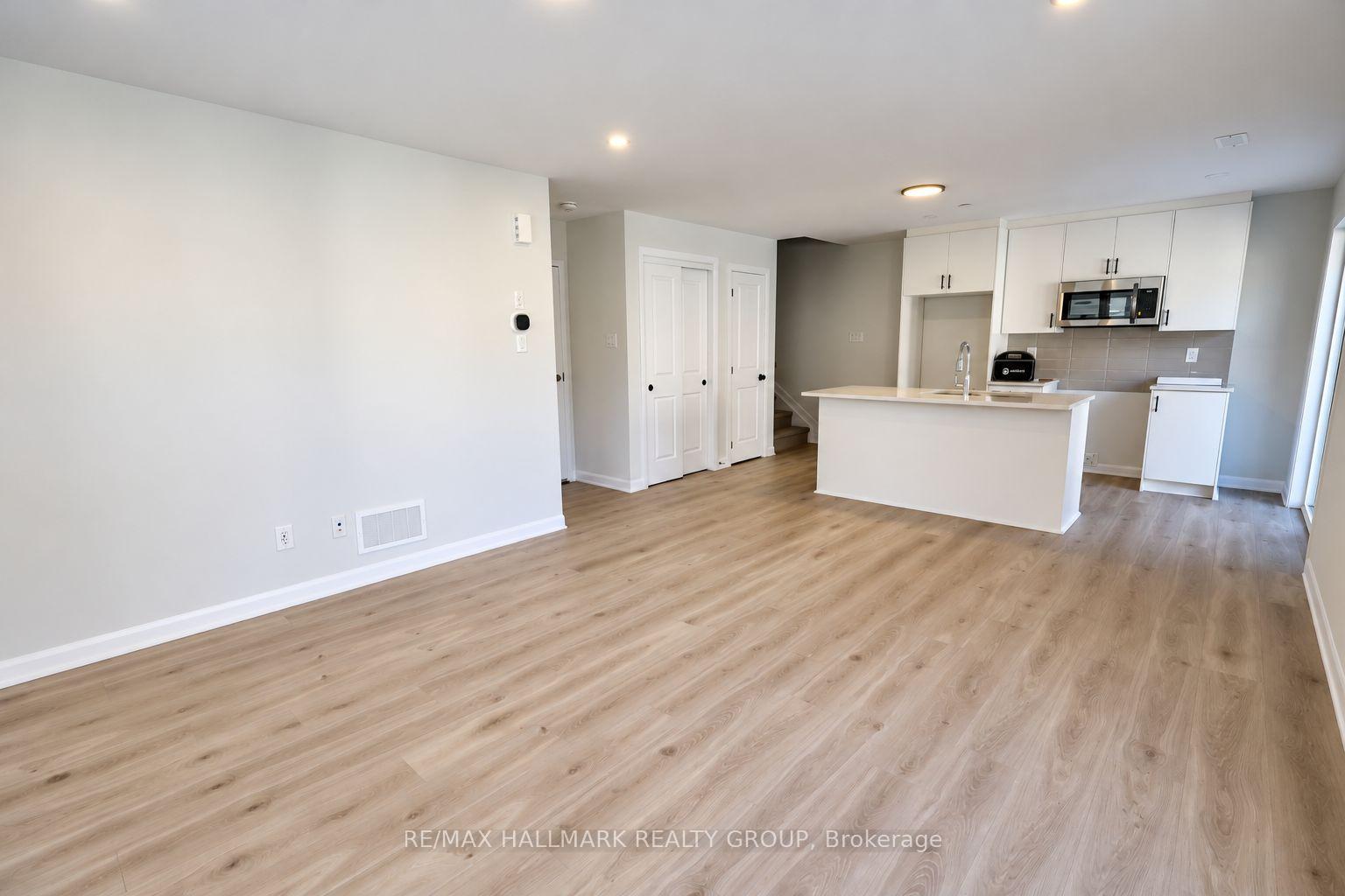Photo 4 of Unit 2, 1001 Glenroy Gilbert Drive, Ottawa, Barrhaven - Strandherd — HOMEH