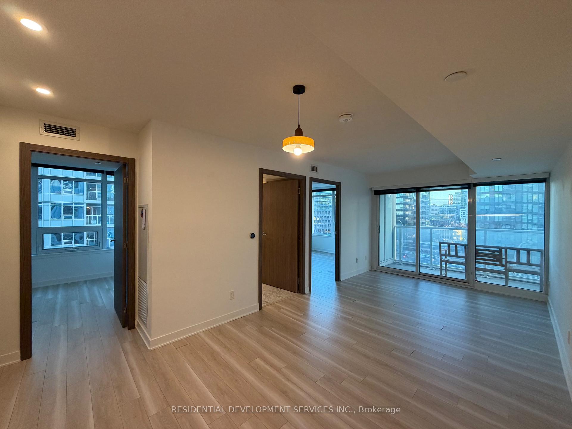 Photo 2 of Unit 906, 17 Bathurst Street, Toronto, Waterfront Communities — HOMEH