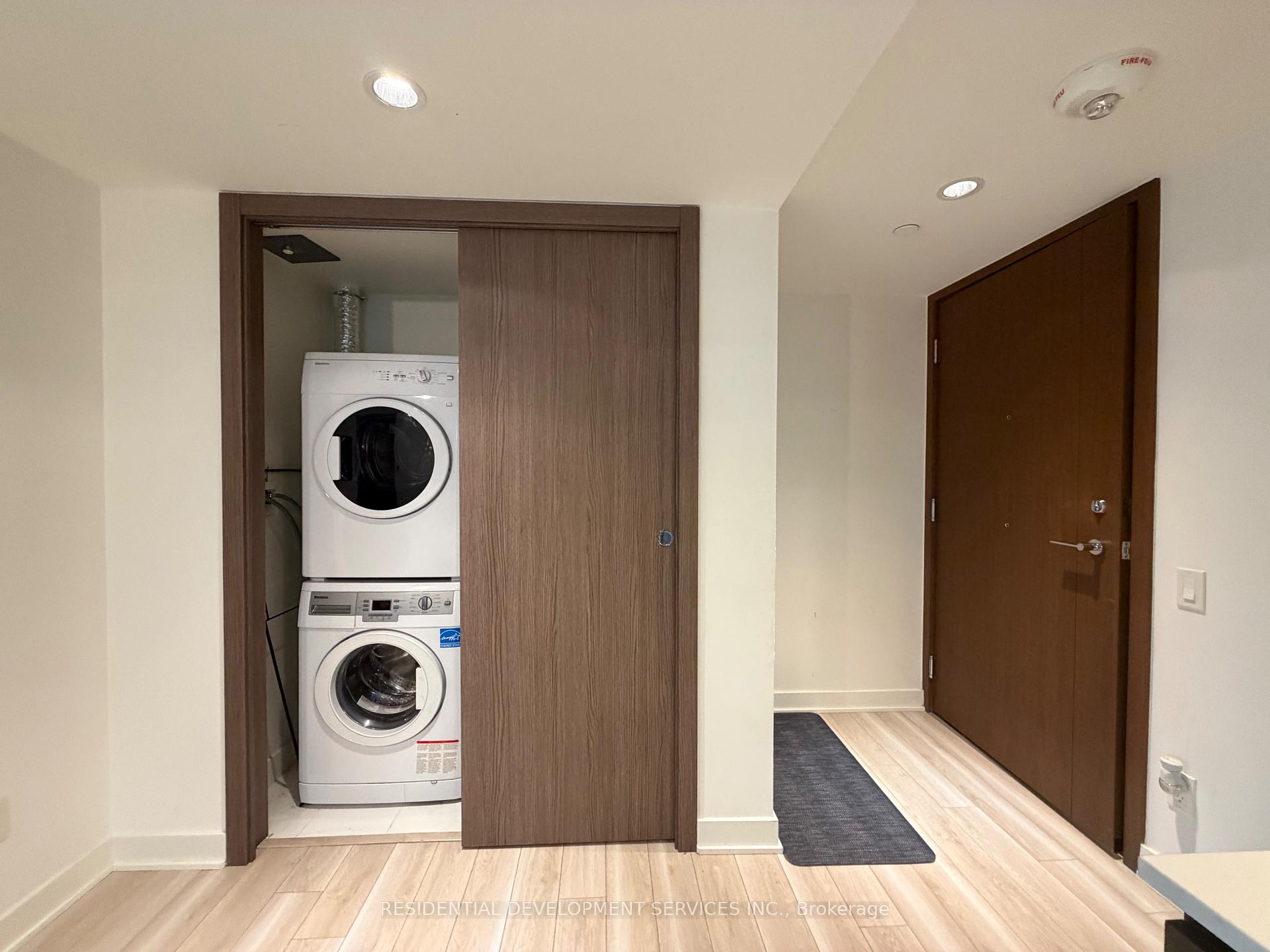 Photo 3 of Unit 906, 17 Bathurst Street, Toronto, Waterfront Communities — HOMEH