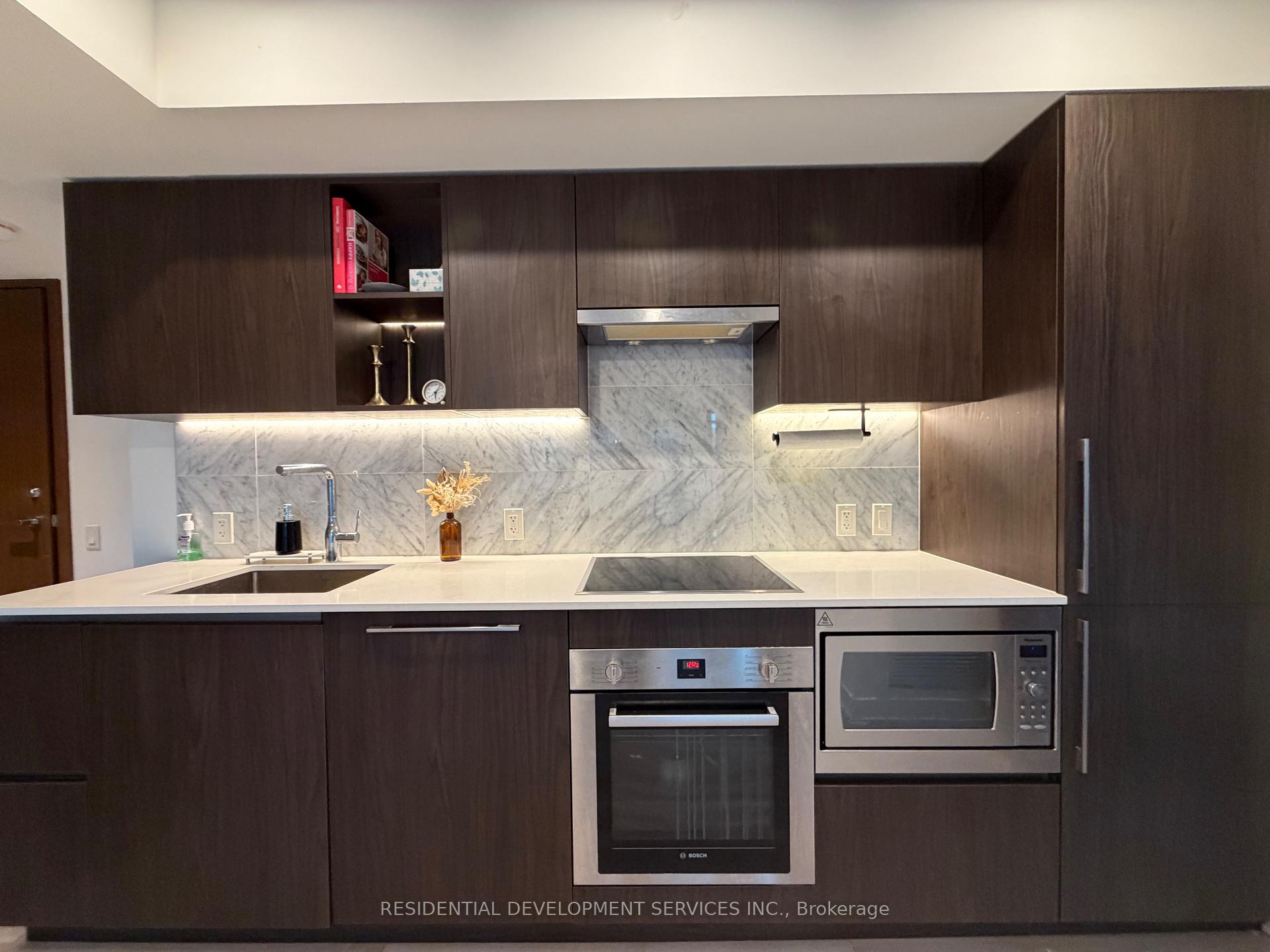 Photo 5 of Unit 906, 17 Bathurst Street, Toronto, Waterfront Communities — HOMEH