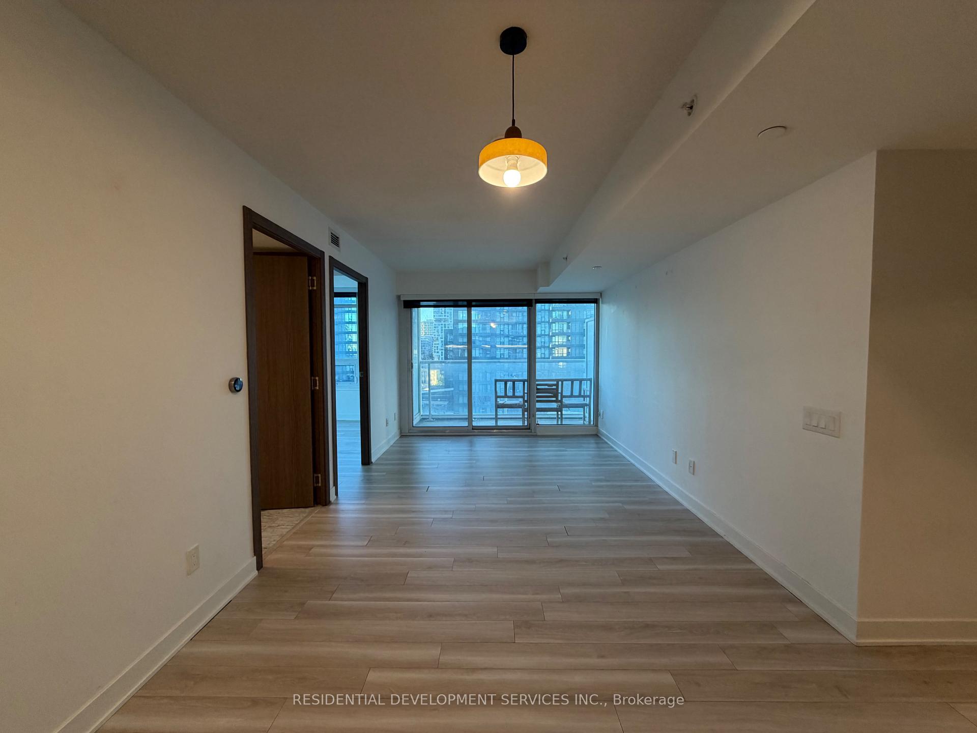 Photo 6 of Unit 906, 17 Bathurst Street, Toronto, Waterfront Communities — HOMEH