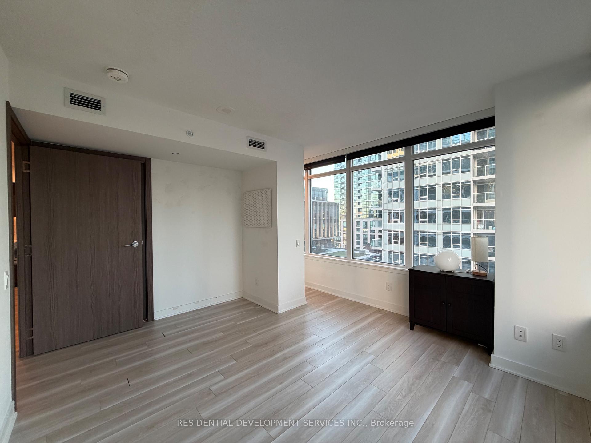 Photo 8 of Unit 906, 17 Bathurst Street, Toronto, Waterfront Communities — HOMEH